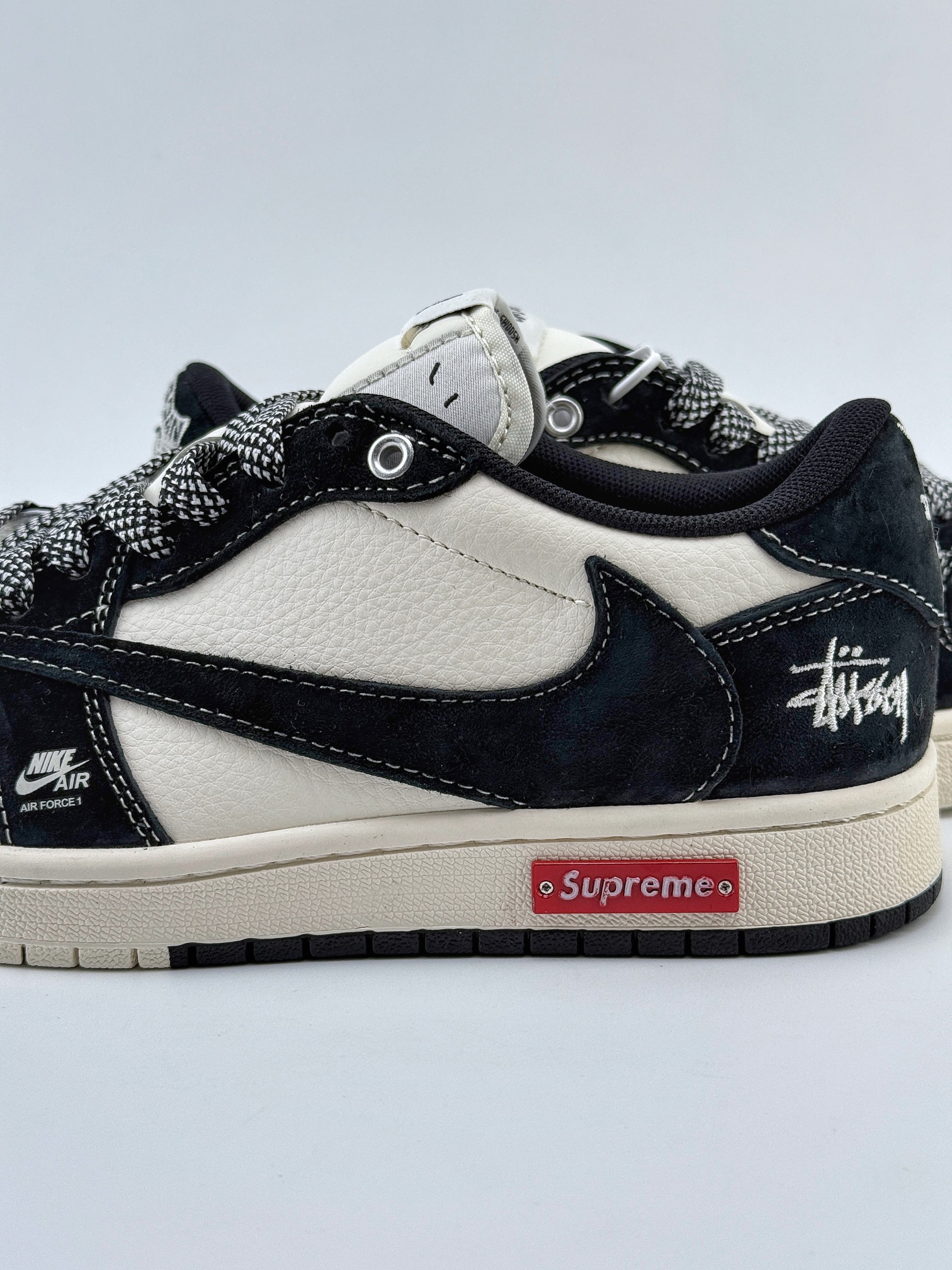 Travis Scott x Nike Air Jordan 1 Low x Supreme Air Jordan 1 Low 反转黑米小钩满天星倒钩 SJ2068-124