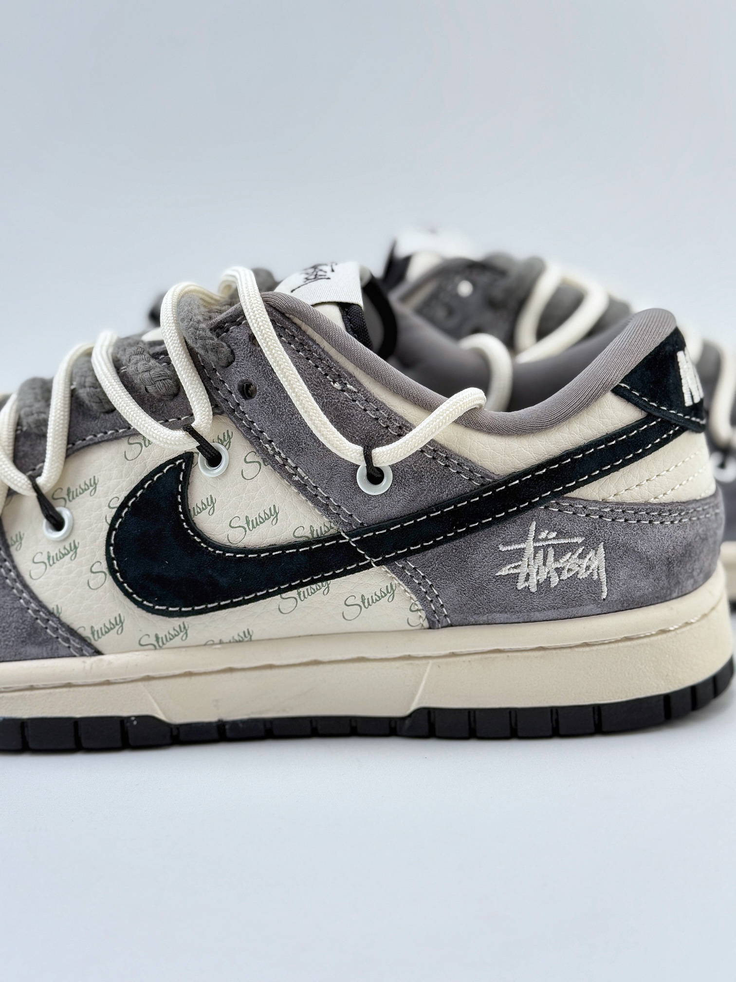 Nike SB Dunk Low x Stussy 米灰黑绑带 SJ2068-305