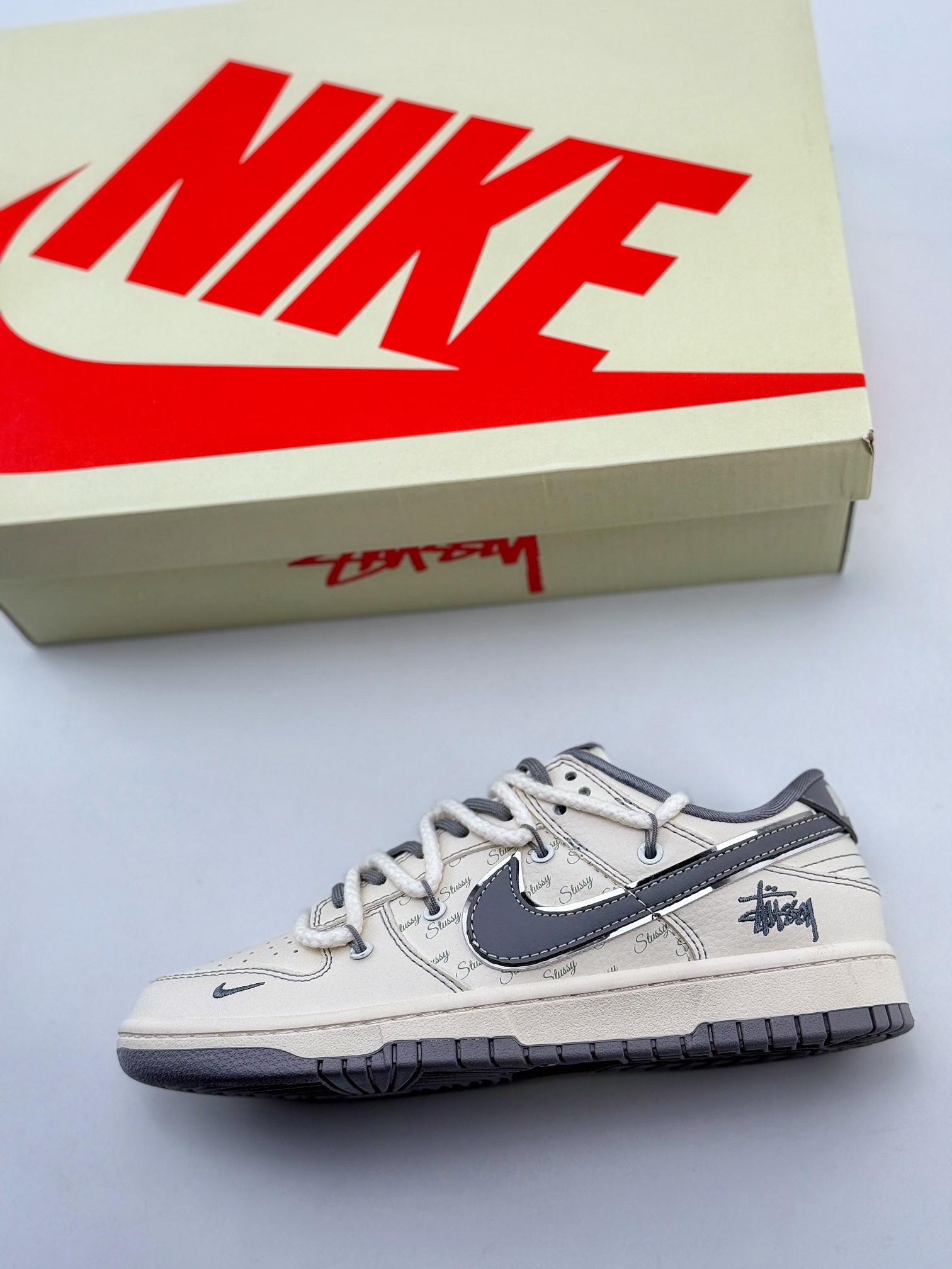 Nike SB Dunk Low x Stussy 米灰小钩绑带 SJ2068-310