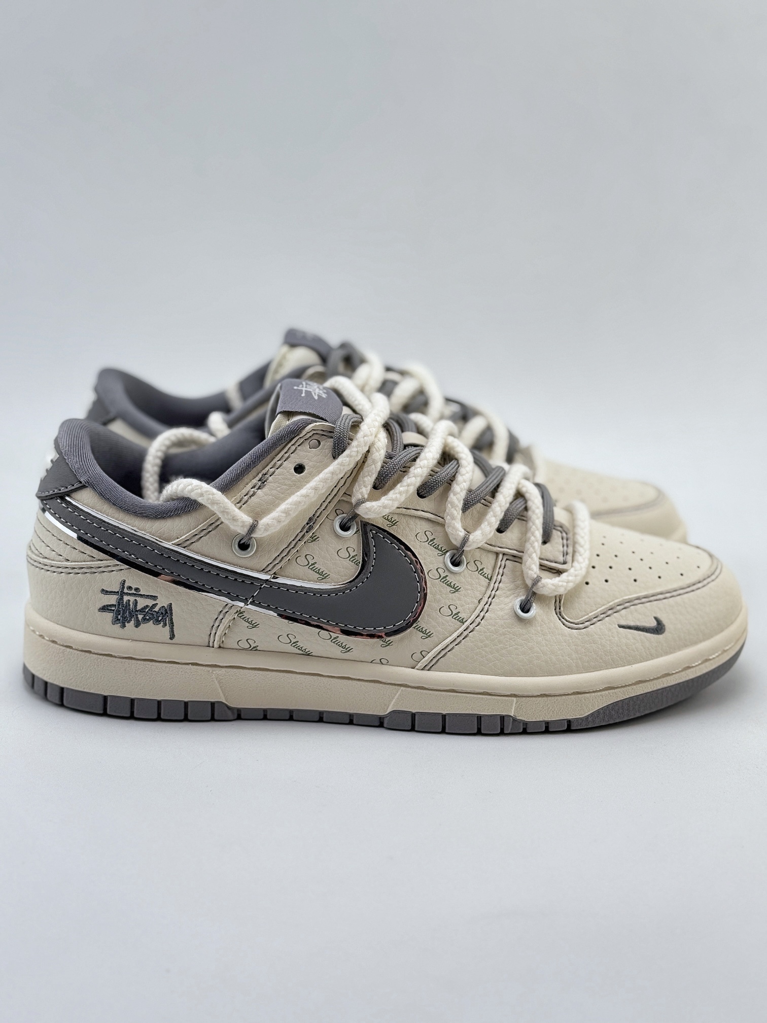 Nike SB Dunk Low x Stussy 米灰小钩绑带 SJ2068-310