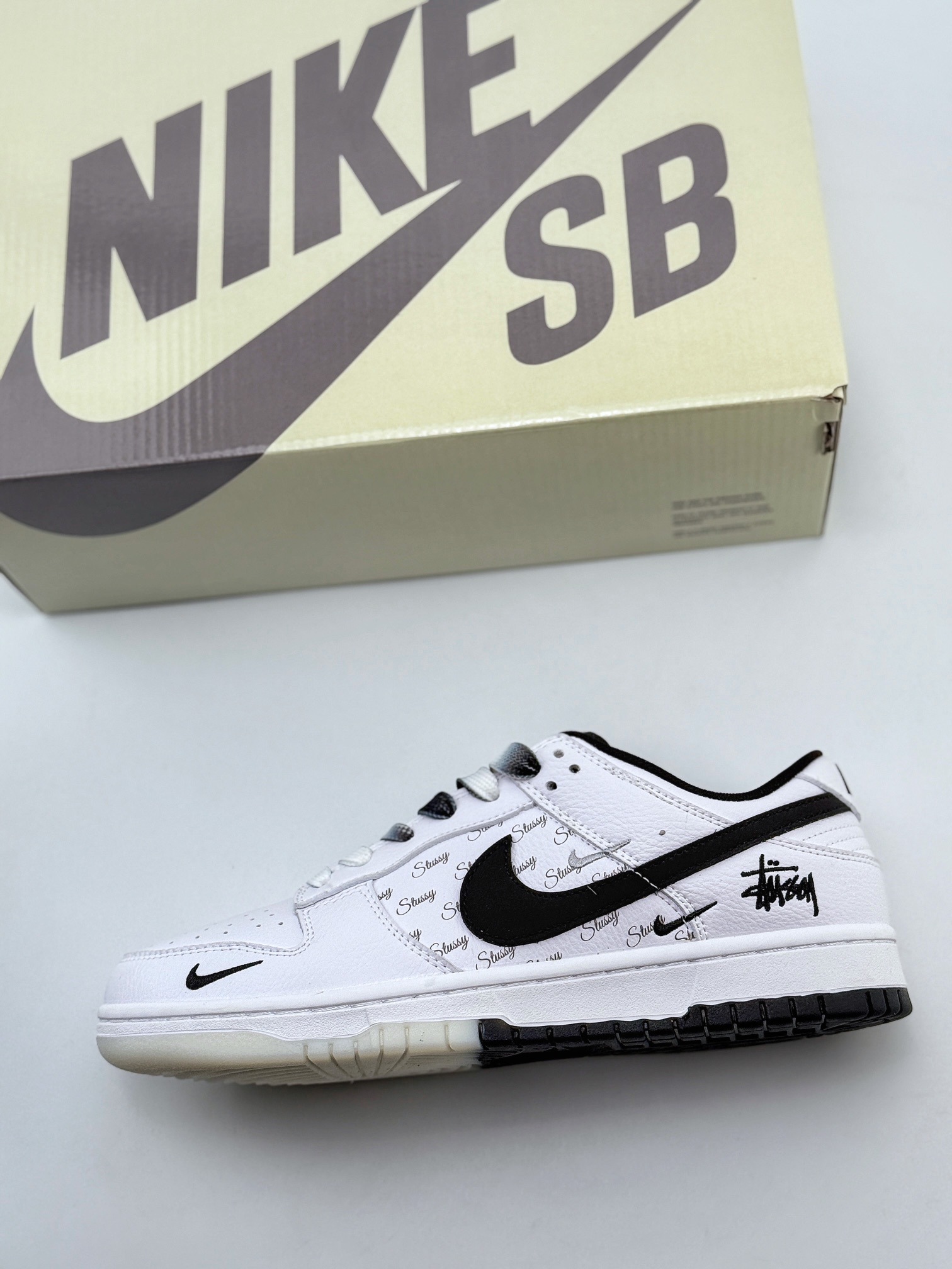 Nike SB Dunk Low x Stussy 白黑三小钩 NK3638-045