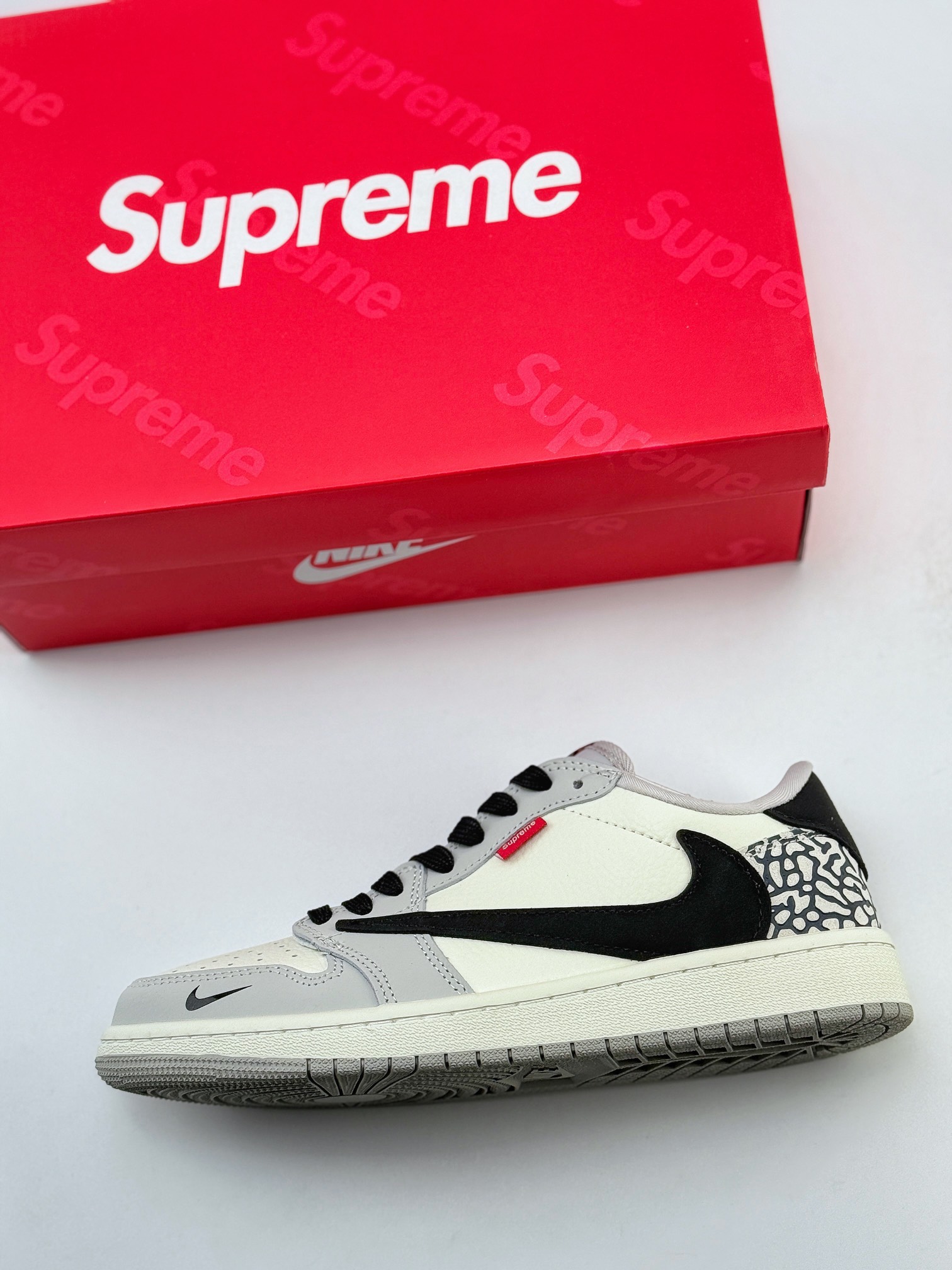 Travis Scott x Nike Air Jordan 1 Low x Supreme Air Jordan 1 Low 反转米黑灰小钩爆裂纹倒钩 JH6089-003