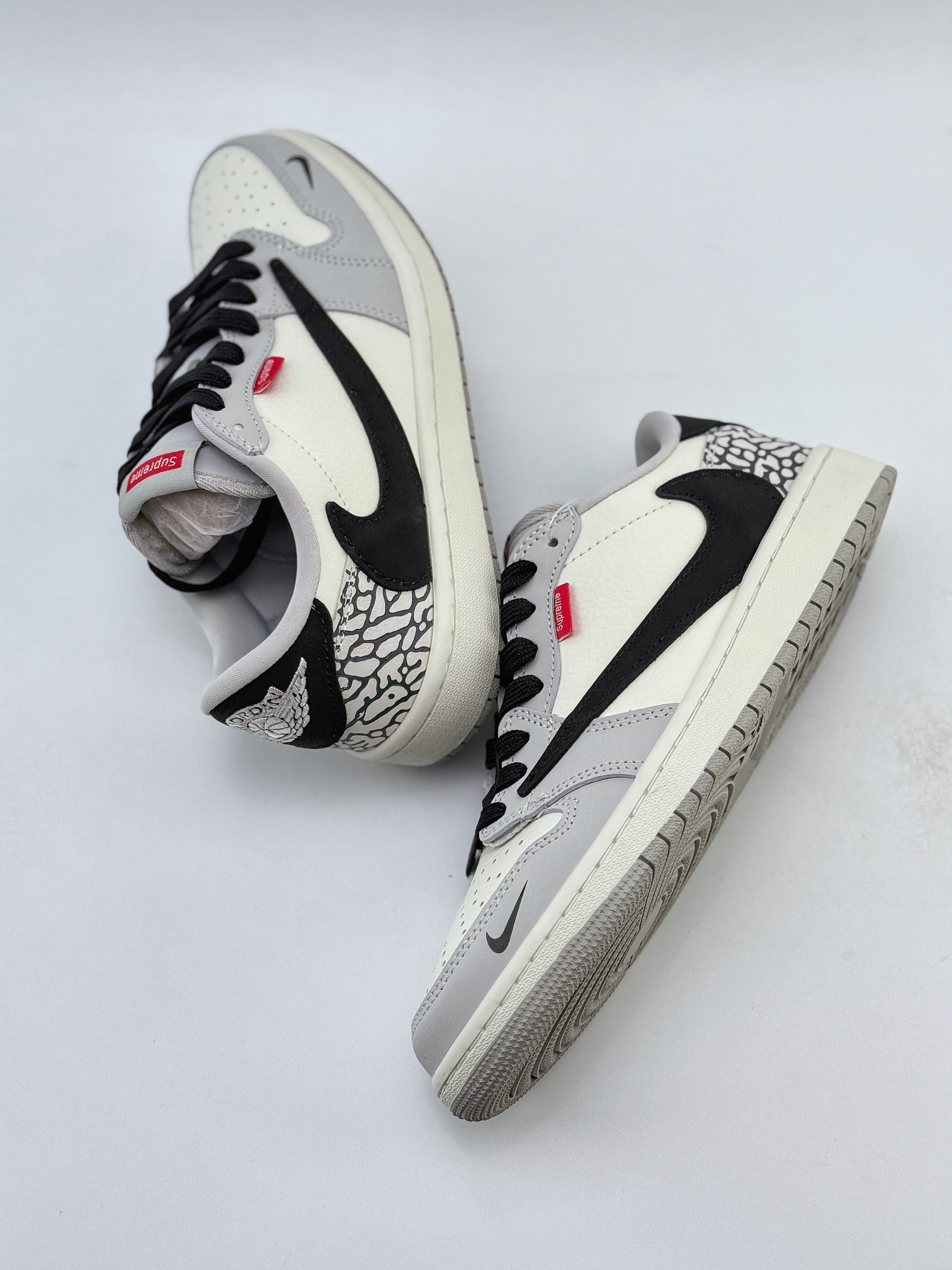 Travis Scott x Nike Air Jordan 1 Low x Supreme Air Jordan 1 Low 反转米黑灰小钩爆裂纹倒钩 JH6089-003