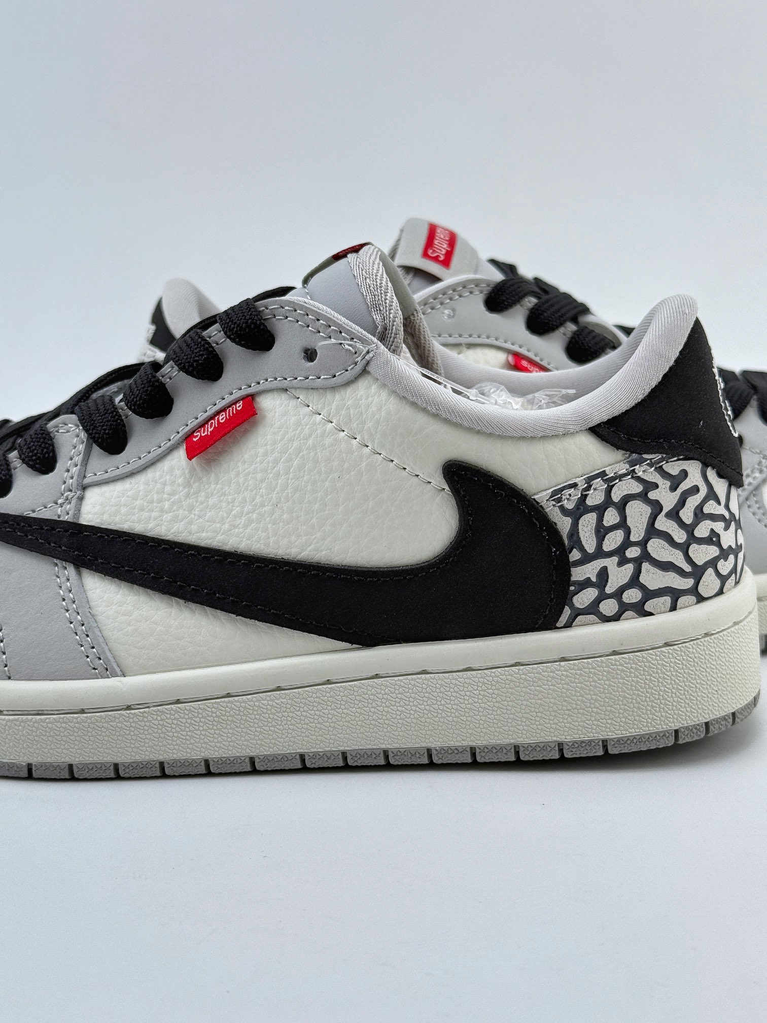 Travis Scott x Nike Air Jordan 1 Low x Supreme Air Jordan 1 Low 反转米黑灰小钩爆裂纹倒钩 JH6089-003