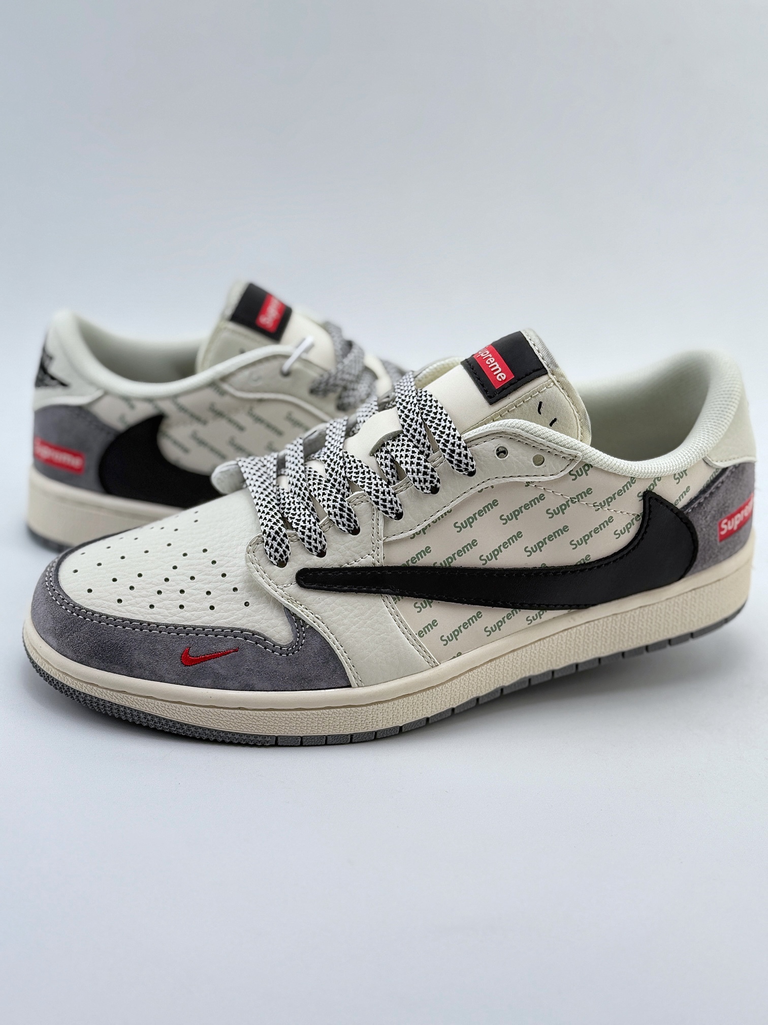 Travis Scott x Nike Air Jordan 1 Low x Supreme Air Jordan 1 Low 反转米黑灰满天星倒钩 XY2688-120