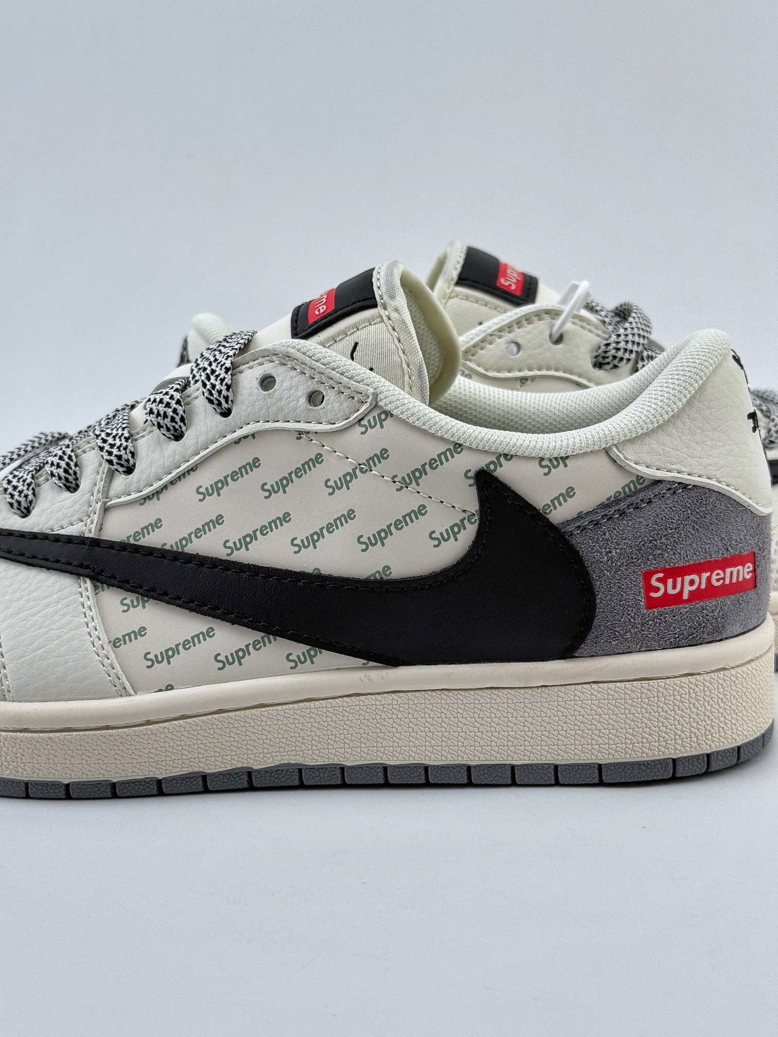 Travis Scott x Nike Air Jordan 1 Low x Supreme Air Jordan 1 Low 反转米黑灰满天星倒钩 XY2688-120