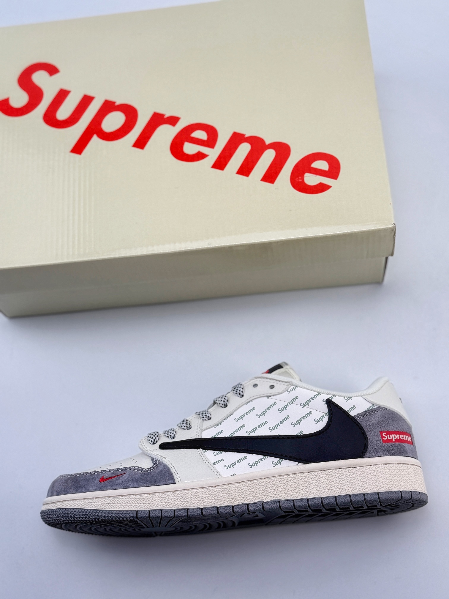 Travis Scott x Nike Air Jordan 1 Low x Supreme Air Jordan 1 Low 反转米黑灰满天星倒钩 XY2688-120