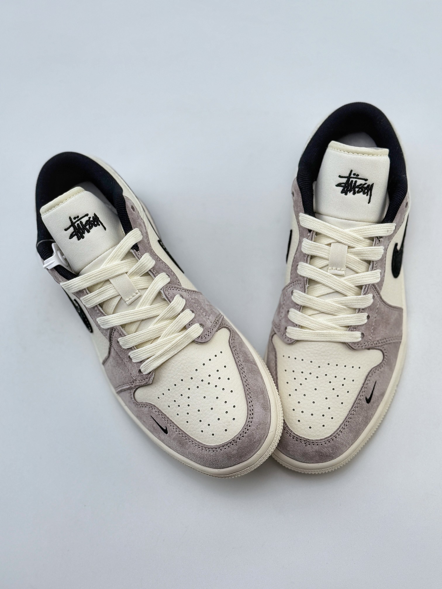 Air Jordan 1 Retro Low x Supreme x Stussy 米黑小钩 SJ9950-034