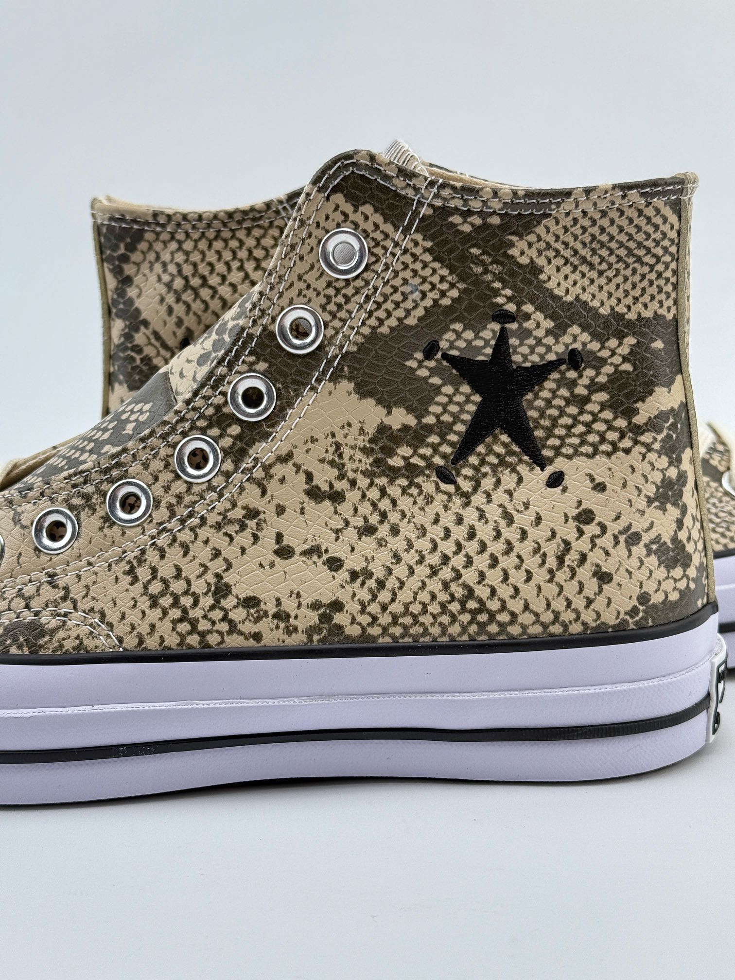 Stussy x Converse Chuck Taylor 蛇纹米棕