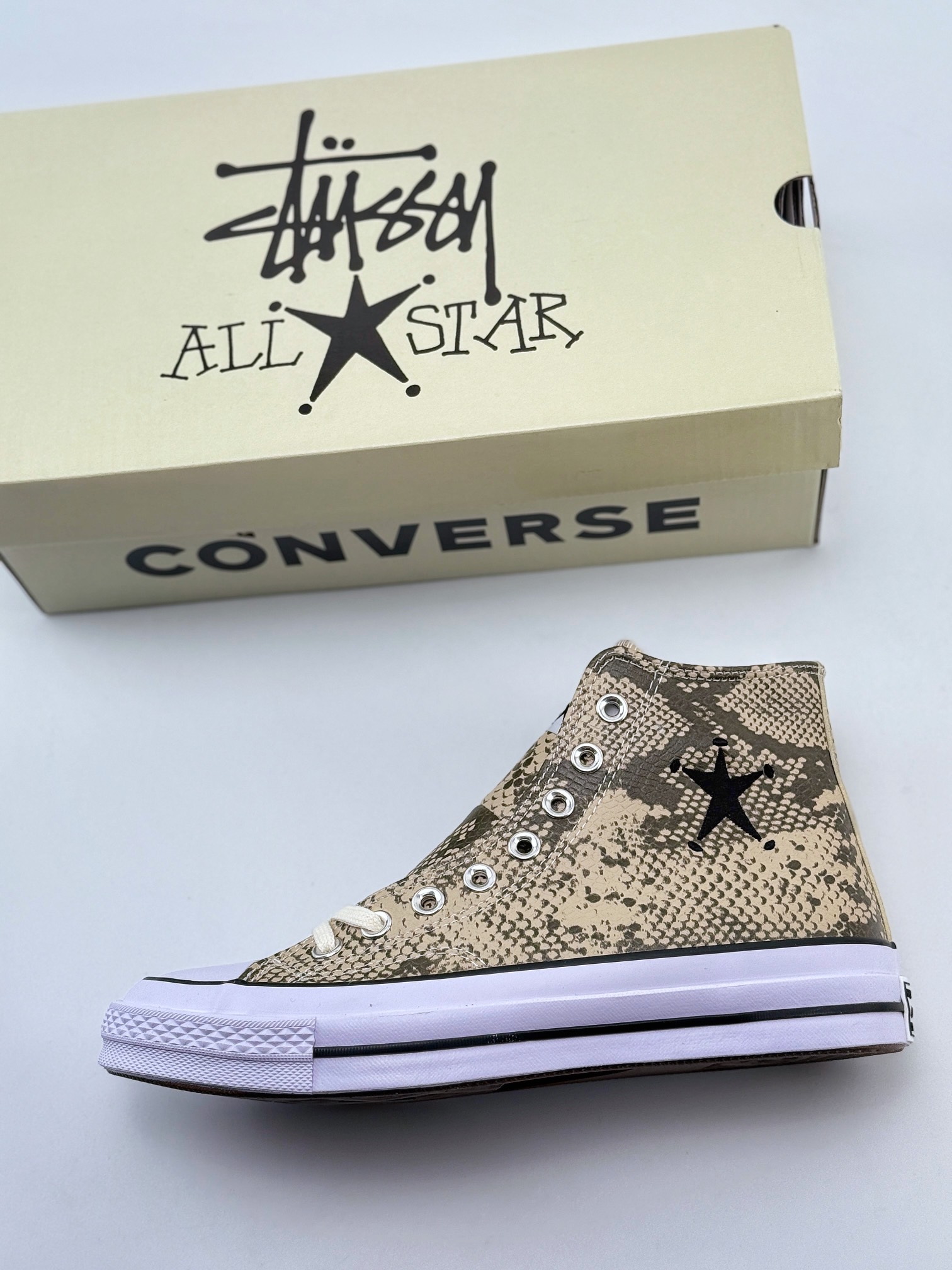 Stussy x Converse Chuck Taylor 蛇纹米棕