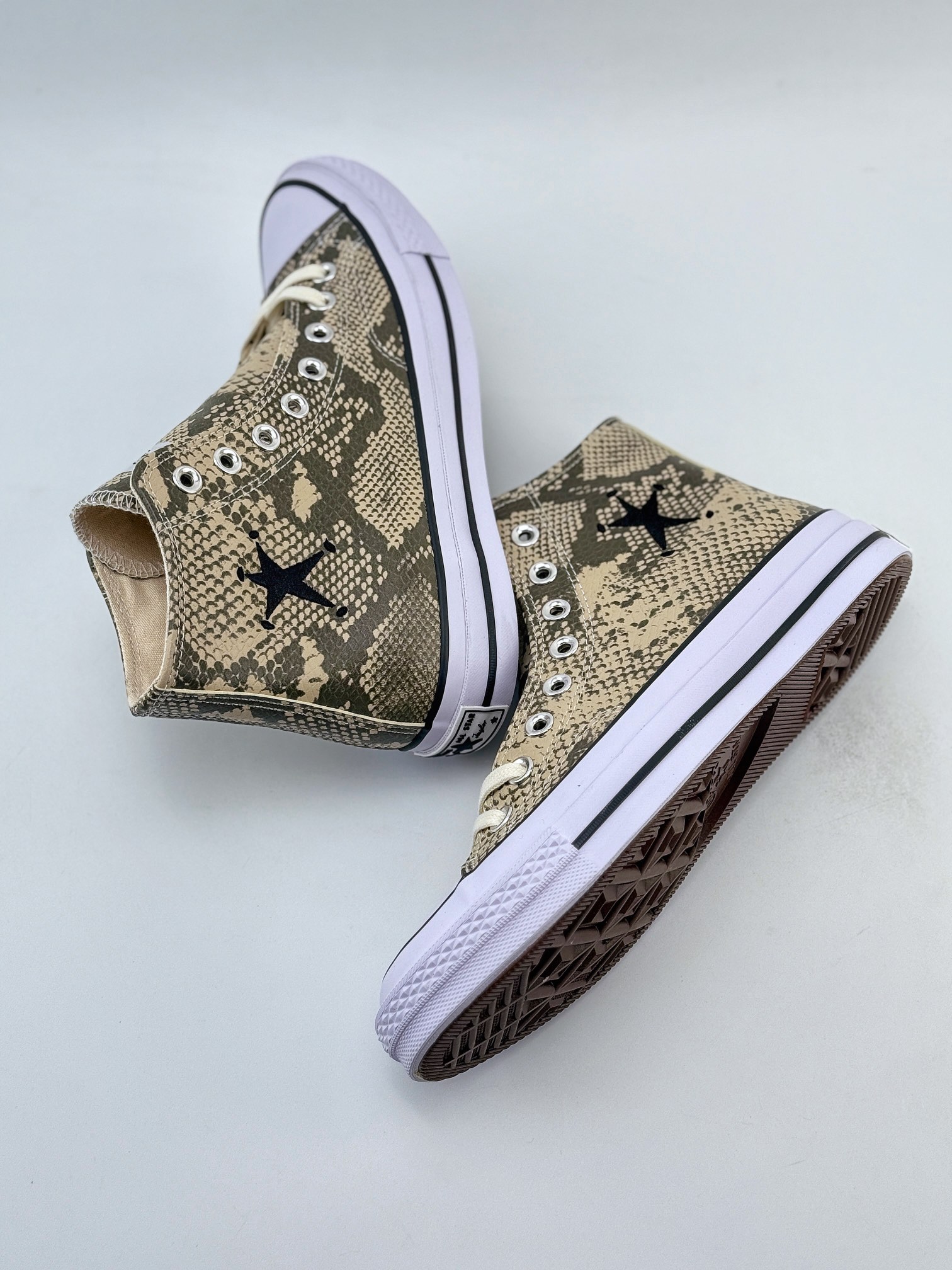 Stussy x Converse Chuck Taylor 蛇纹米棕