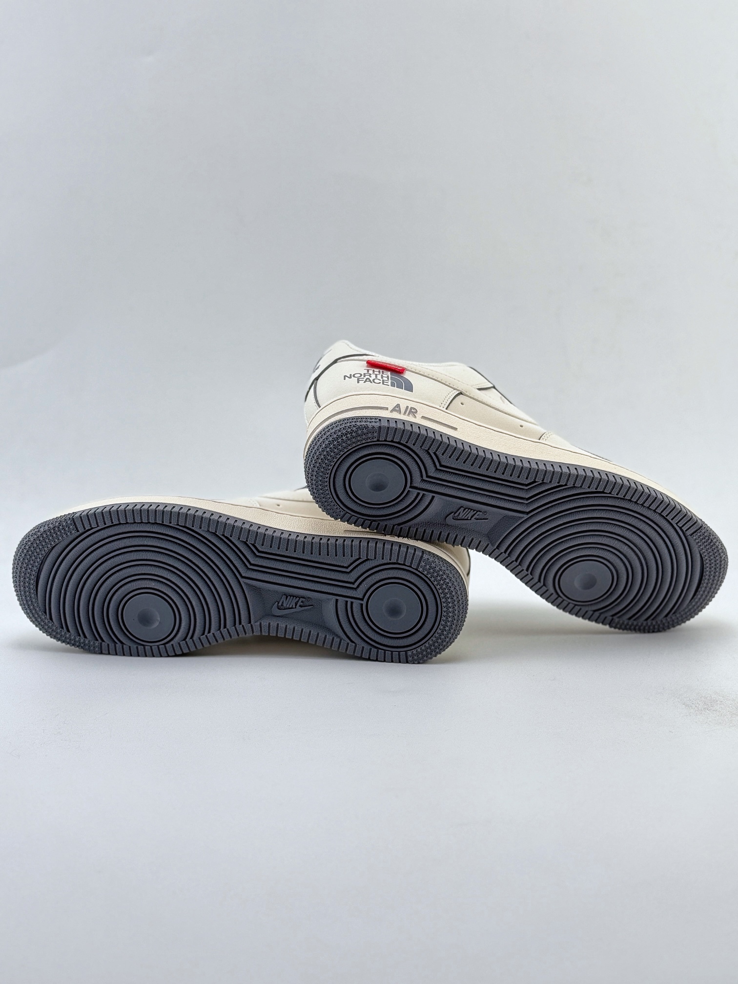 Nike Air Force 1 Low 07 x The North Face 米白灰小钩满天星 XZ1996-710
