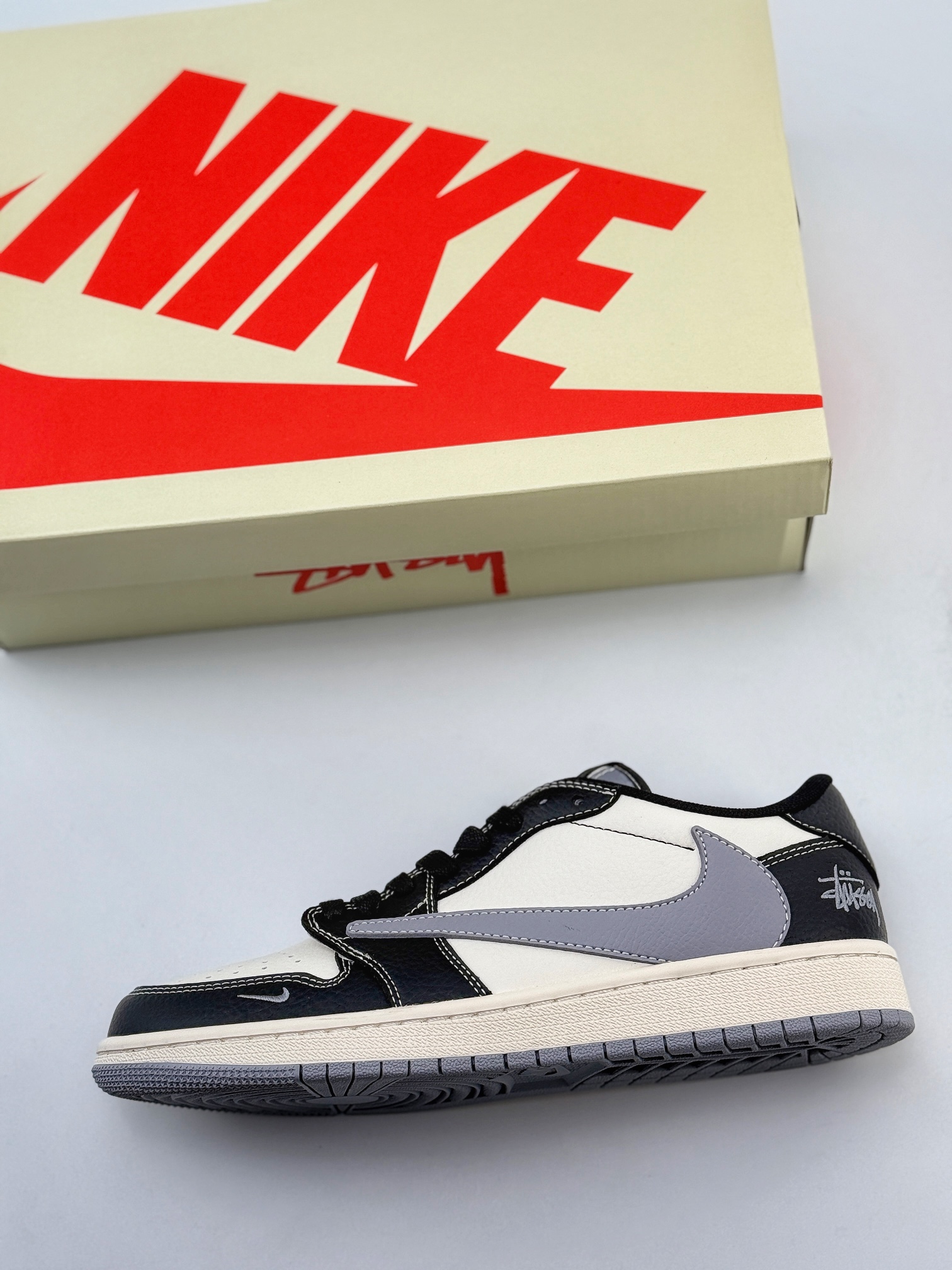 Travis Scott x Nike Air Jordan 1 Low x Stussy Air Jordan 1 Low 反转米黑灰小钩倒钩 XZ5168-001