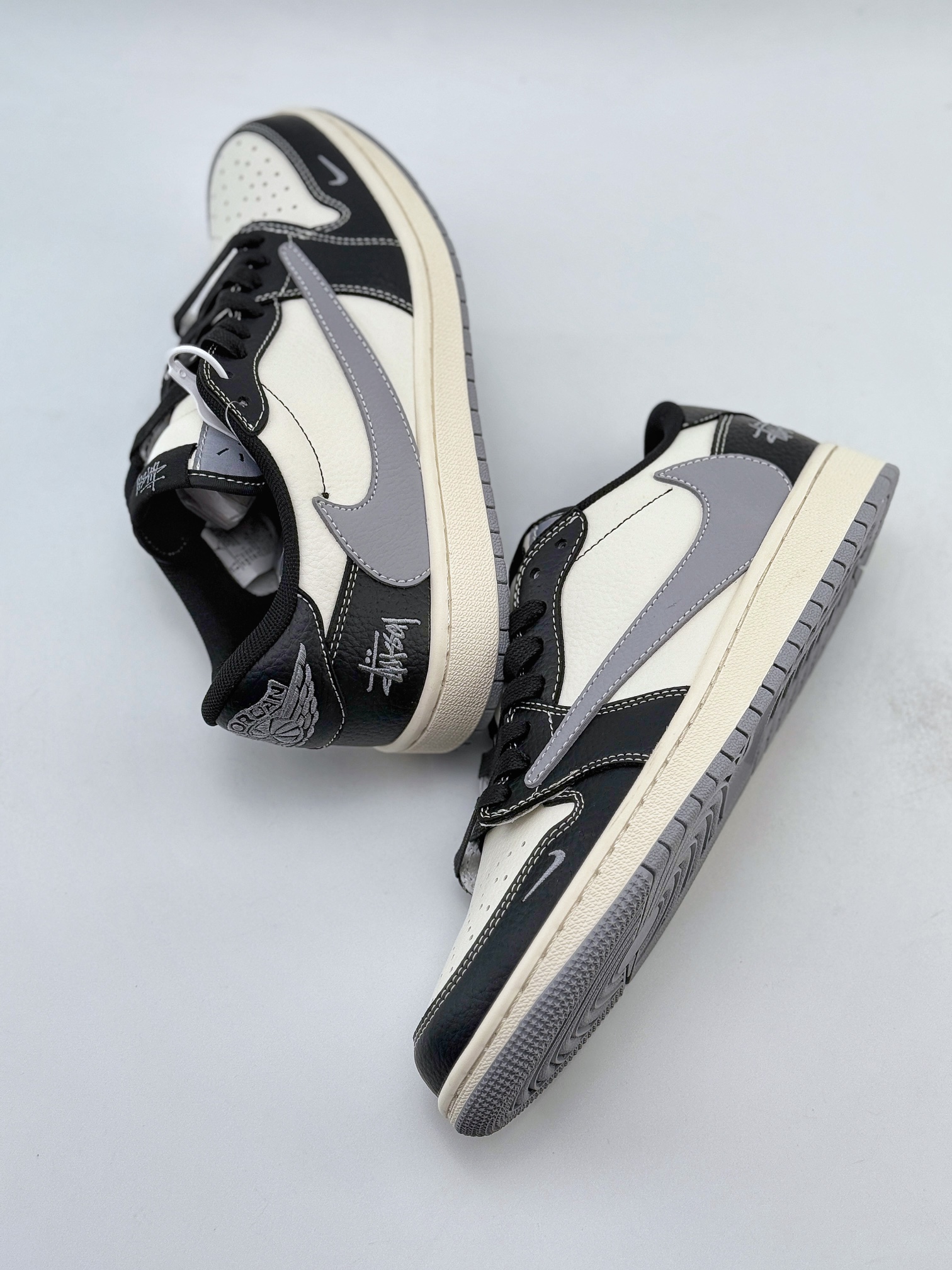 Travis Scott x Nike Air Jordan 1 Low x Stussy Air Jordan 1 Low 反转米黑灰小钩倒钩 XZ5168-001