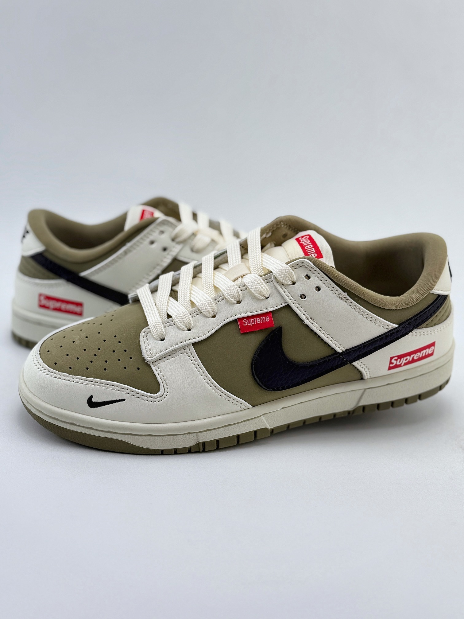 Nike SB Dunk Low x Supreme 米绿黑小钩 CH8311-231