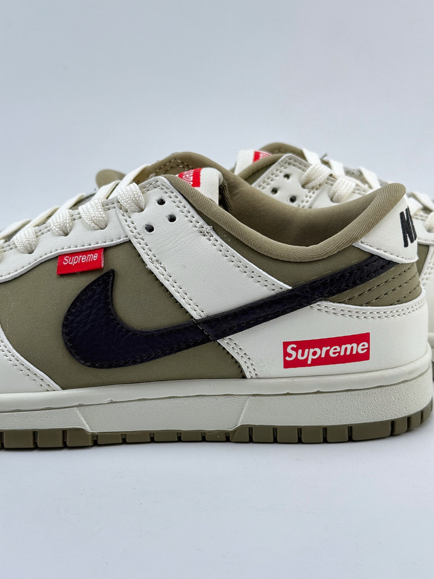 Nike SB Dunk Low x Supreme 米绿黑小钩 CH8311-231