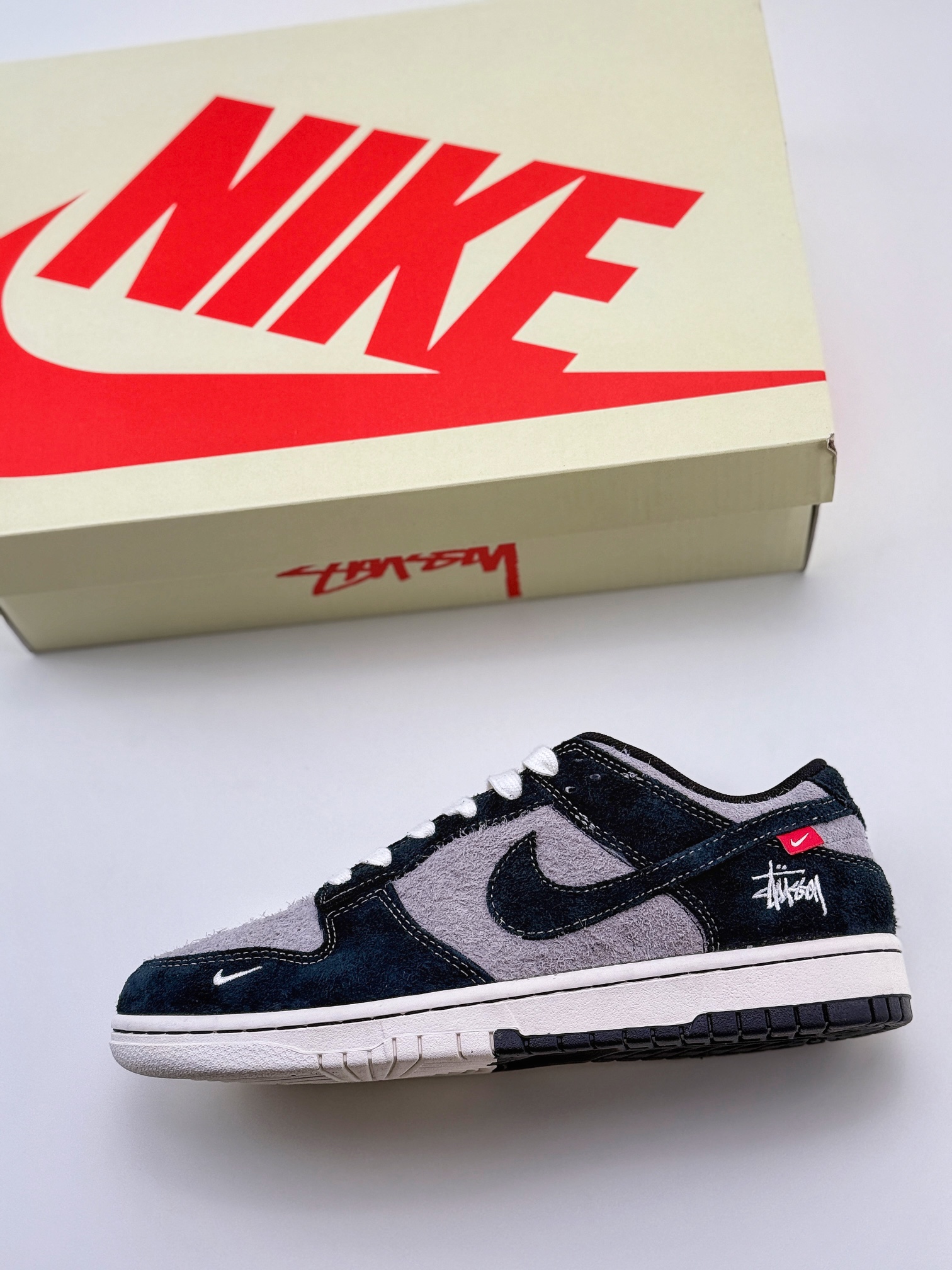 Nike SB Dunk Low x Stussy 黑灰翻毛小钩 MM1089-028