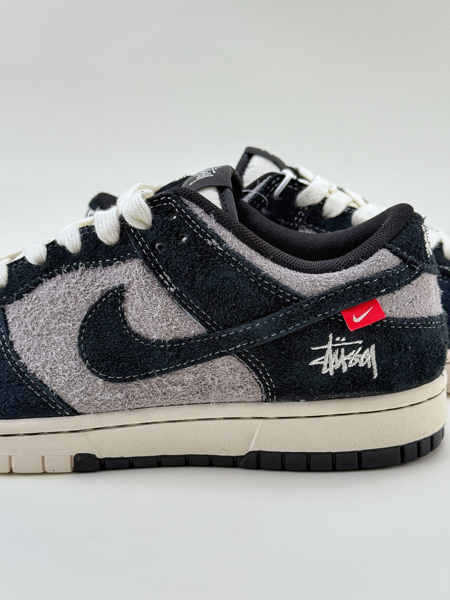 Nike SB Dunk Low x Stussy 黑灰翻毛小钩 MM1089-028