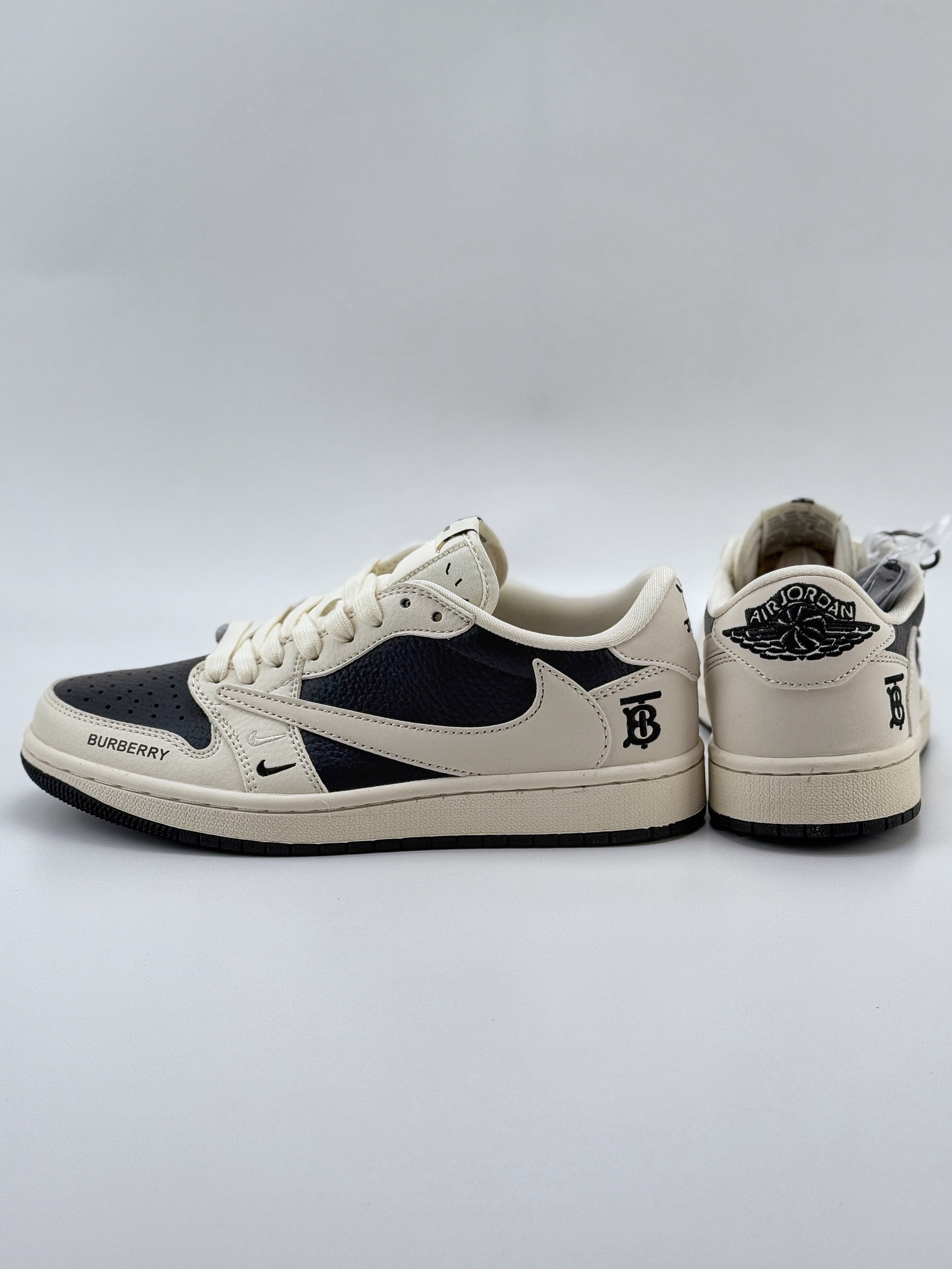 Travis Scott x Nike Air Jordan 1 Low x BURBERRY Air Jordan 1 Low 反转米黑小钩倒钩 BB6588-316