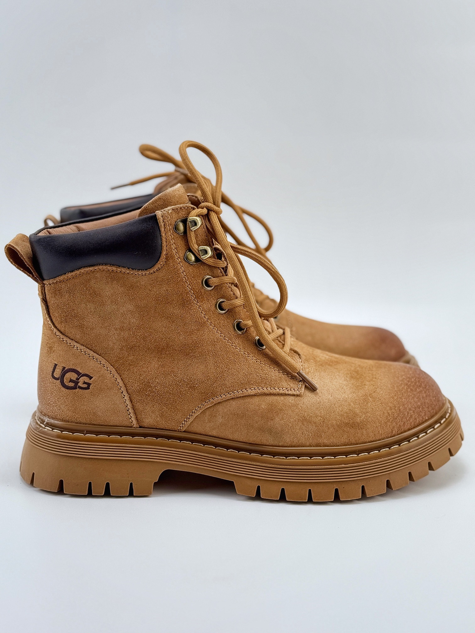 新货UGG 2024秋冬新品（毛绒一体内里 保暖锁热） 秋冬必备户外中帮休闲马丁靴雪地靴系列