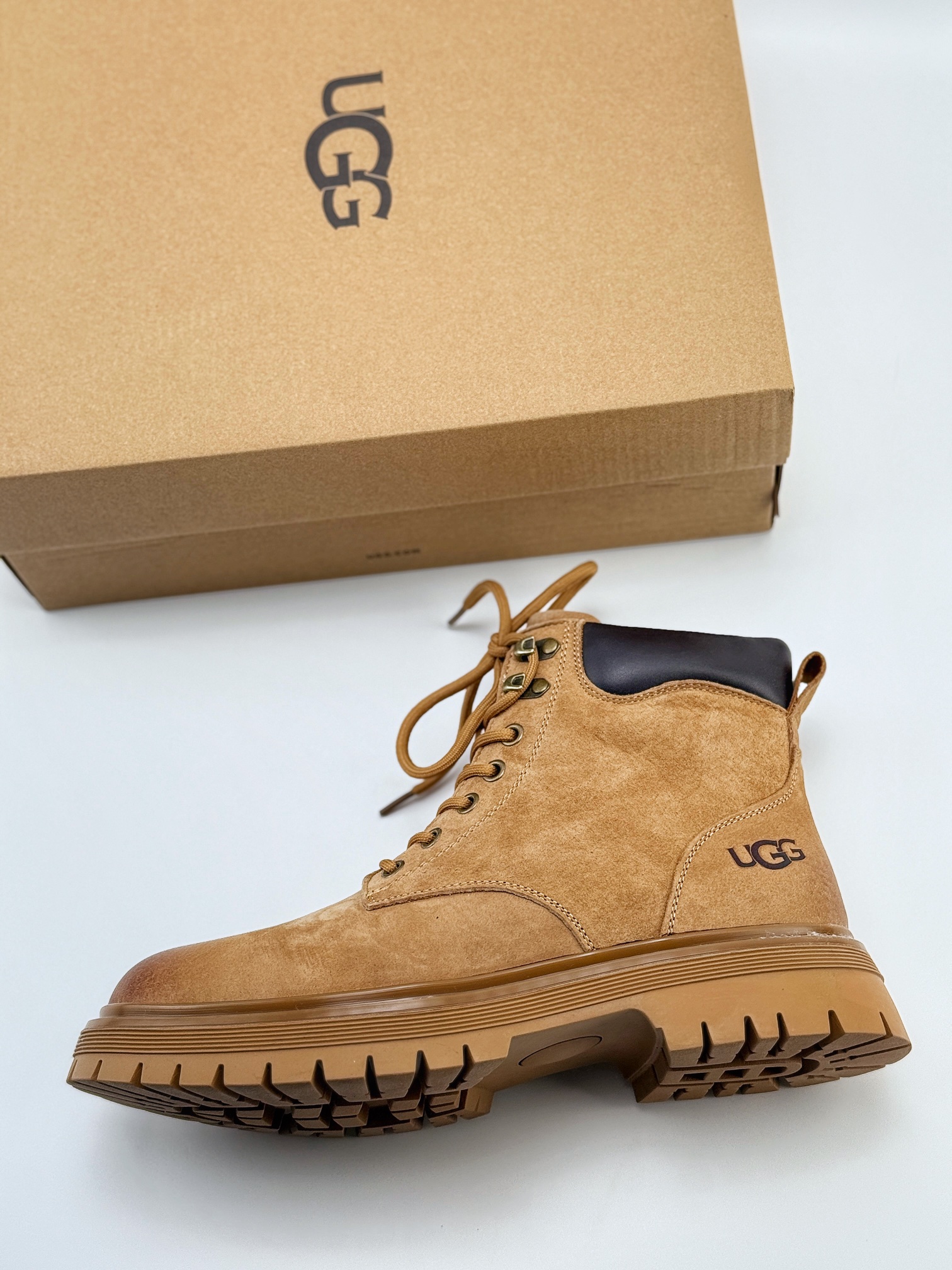 新货UGG 2024秋冬新品（毛绒一体内里 保暖锁热） 秋冬必备户外中帮休闲马丁靴雪地靴系列