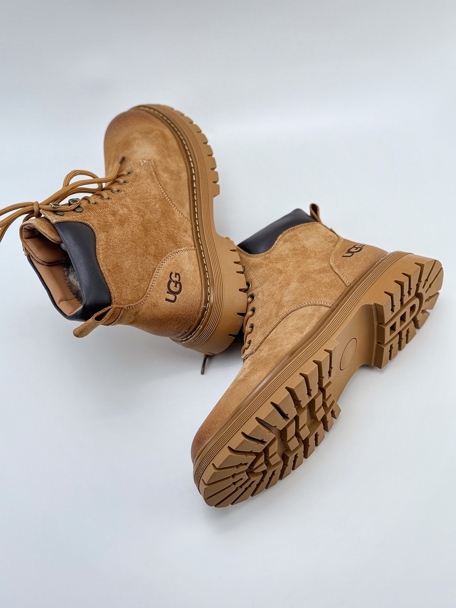 新货UGG 2024秋冬新品（毛绒一体内里 保暖锁热） 秋冬必备户外中帮休闲马丁靴雪地靴系列