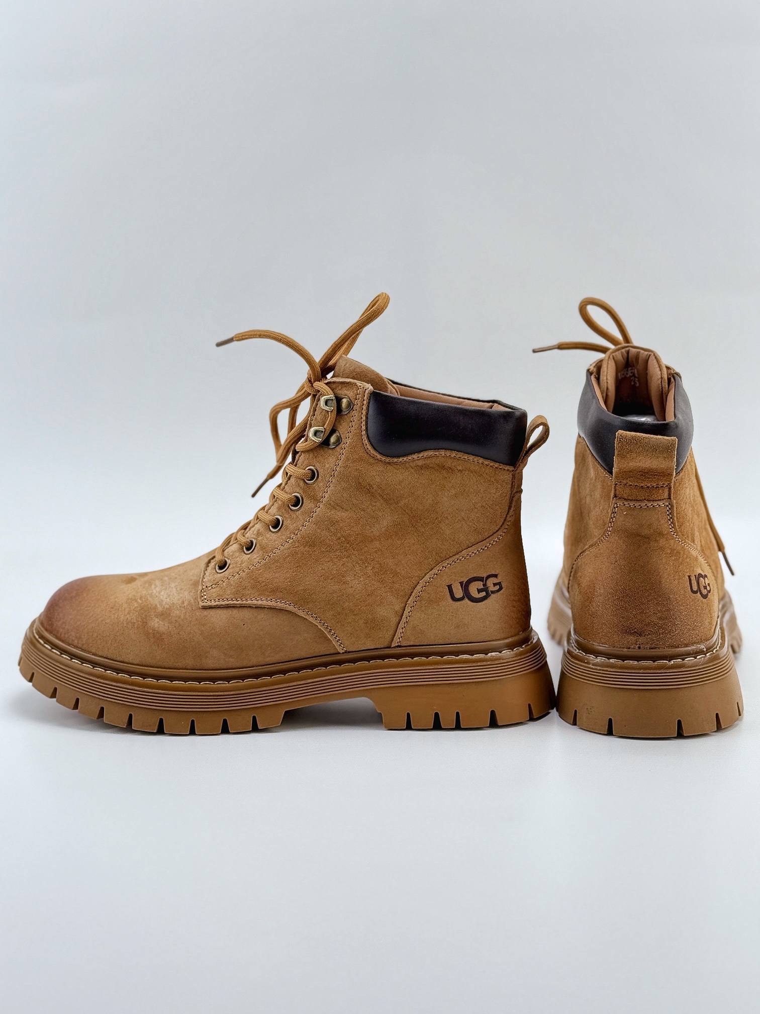 新货UGG 2024秋冬新品（毛绒一体内里 保暖锁热） 秋冬必备户外中帮休闲马丁靴雪地靴系列