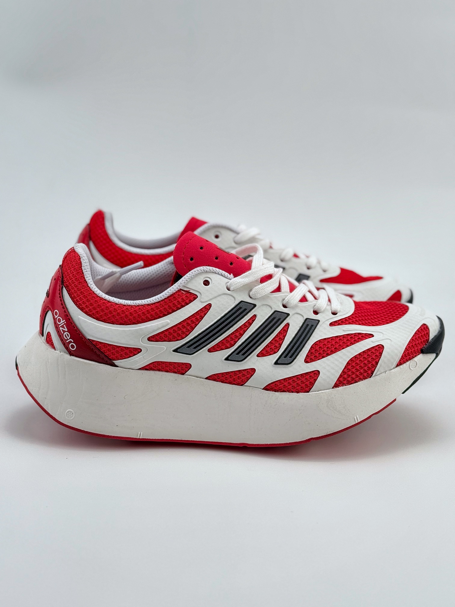 Adidas Adizero Aruku 的全新跑鞋 浮现网络 JI0308