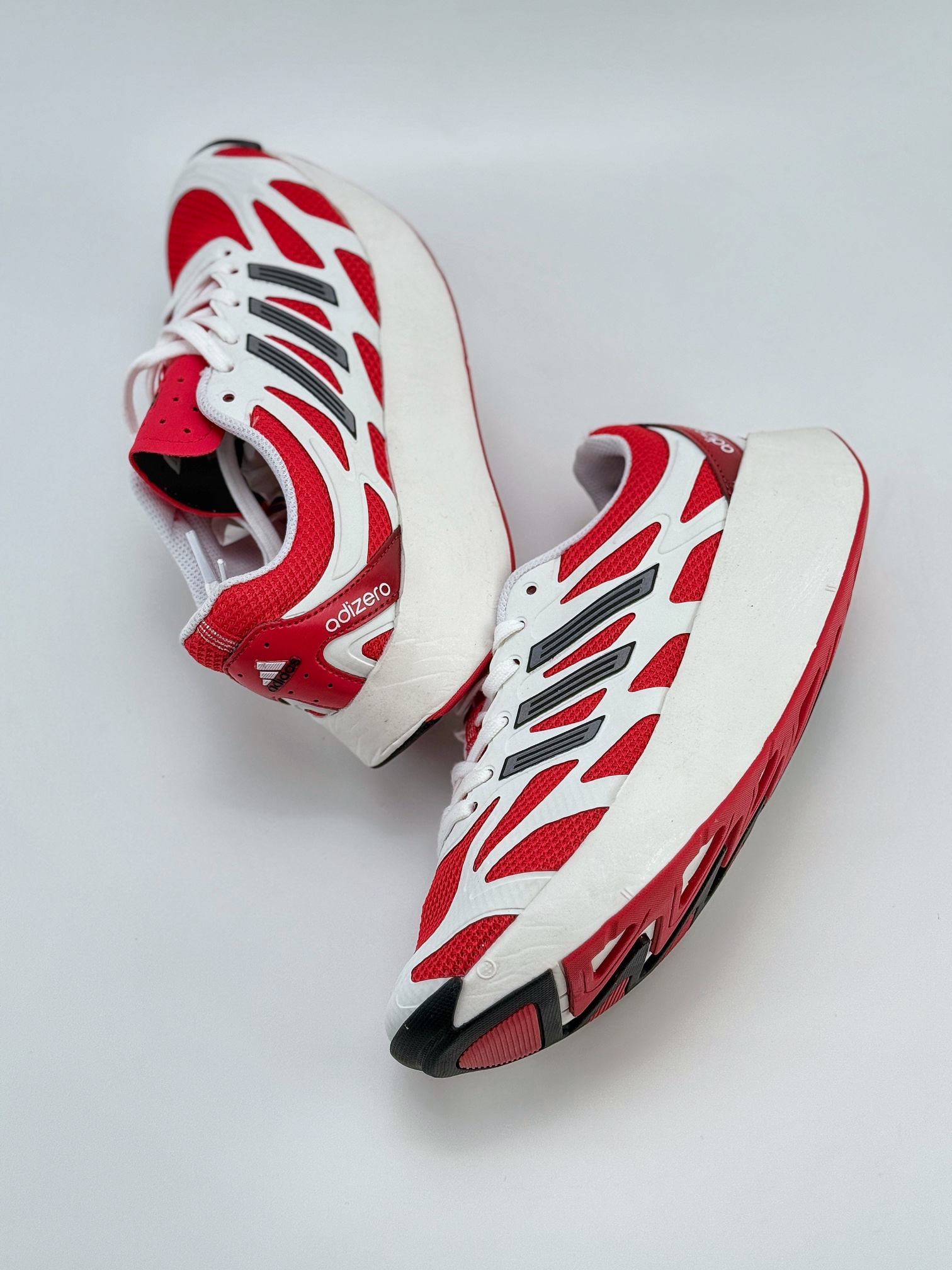 Adidas Adizero Aruku 的全新跑鞋 浮现网络 JI0308