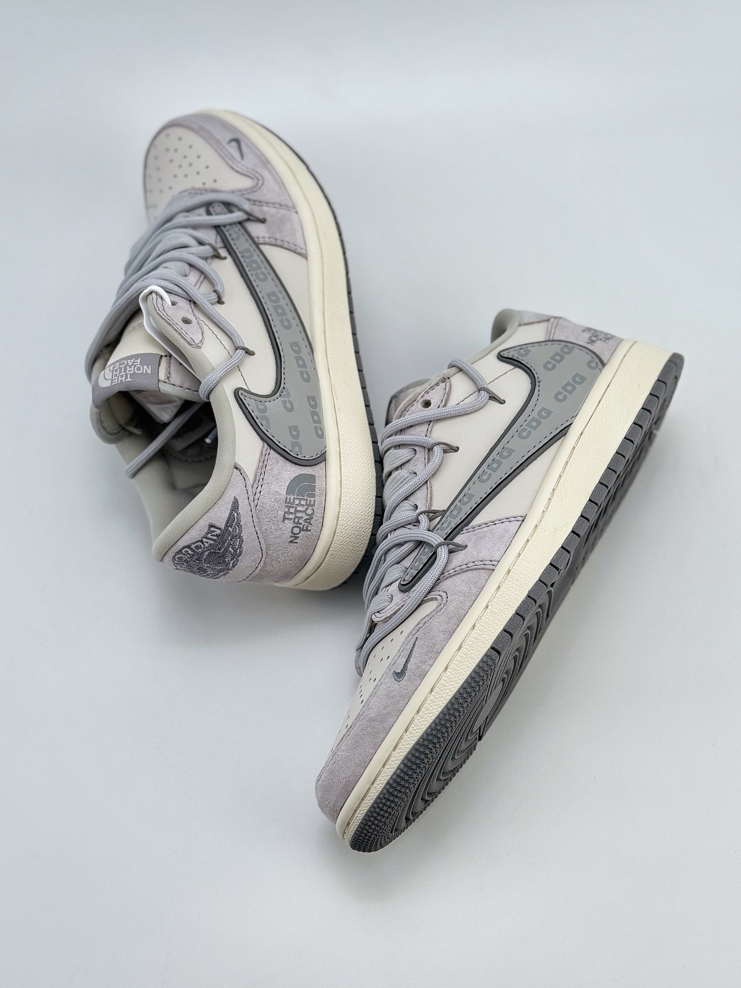 Travis Scott x Nike Air Jordan 1 Low x The North Face Air Jordan 1 Low 反转白灰小钩绑带倒钩 SJ0086-142