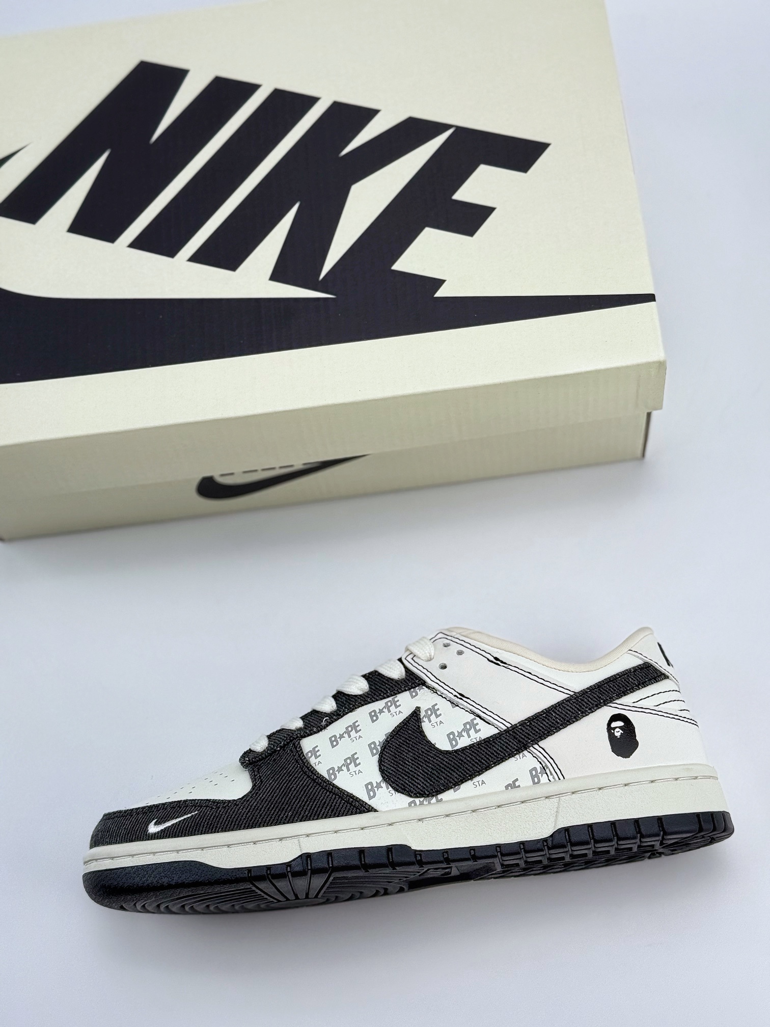 NIKE SB Dunk Low x BAPE 白黑小钩 QF1568-143