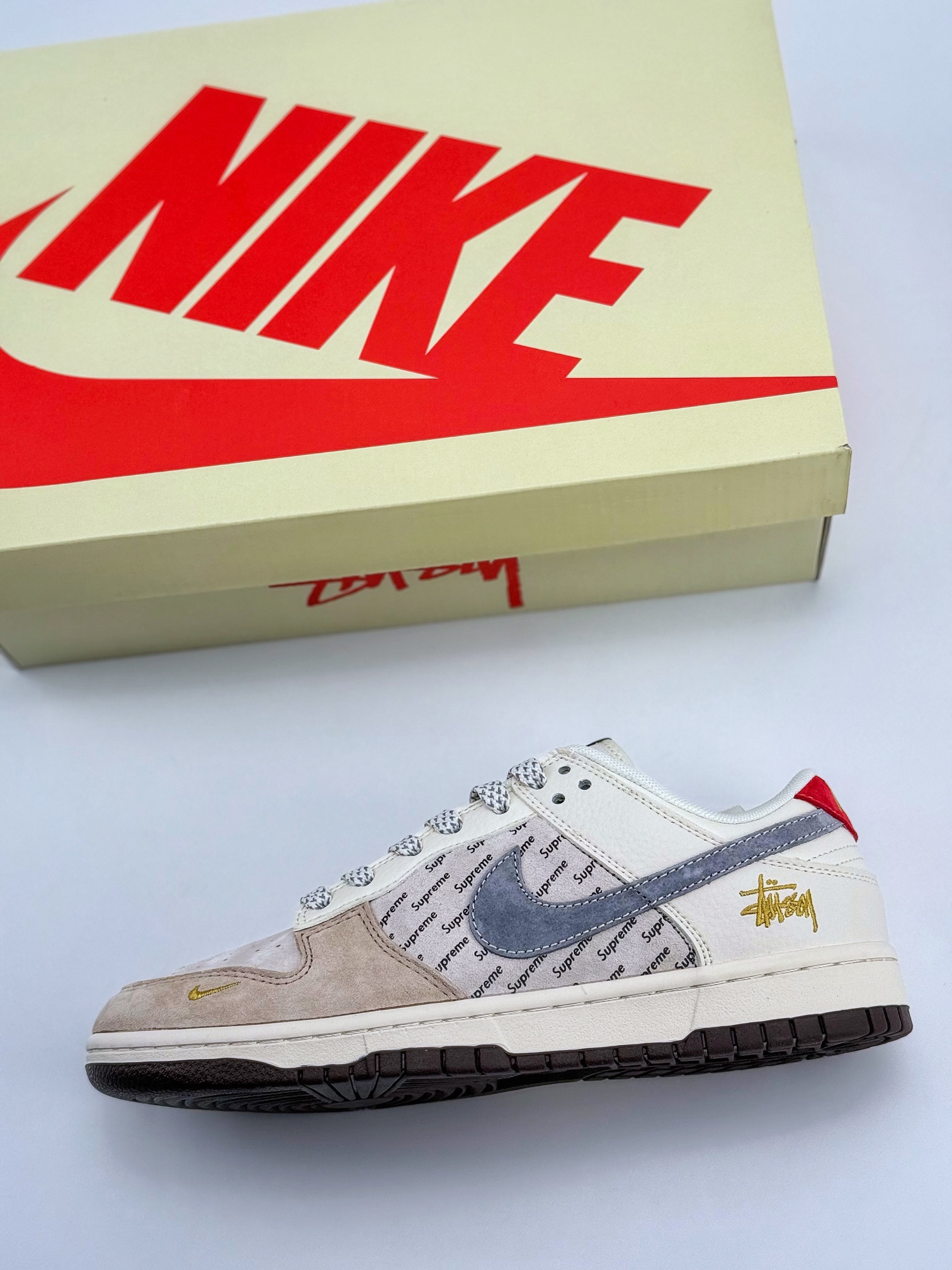 Nike SB Dunk Low x Stussy x Supreme 米灰红金小钩满天星 XZ1068-001