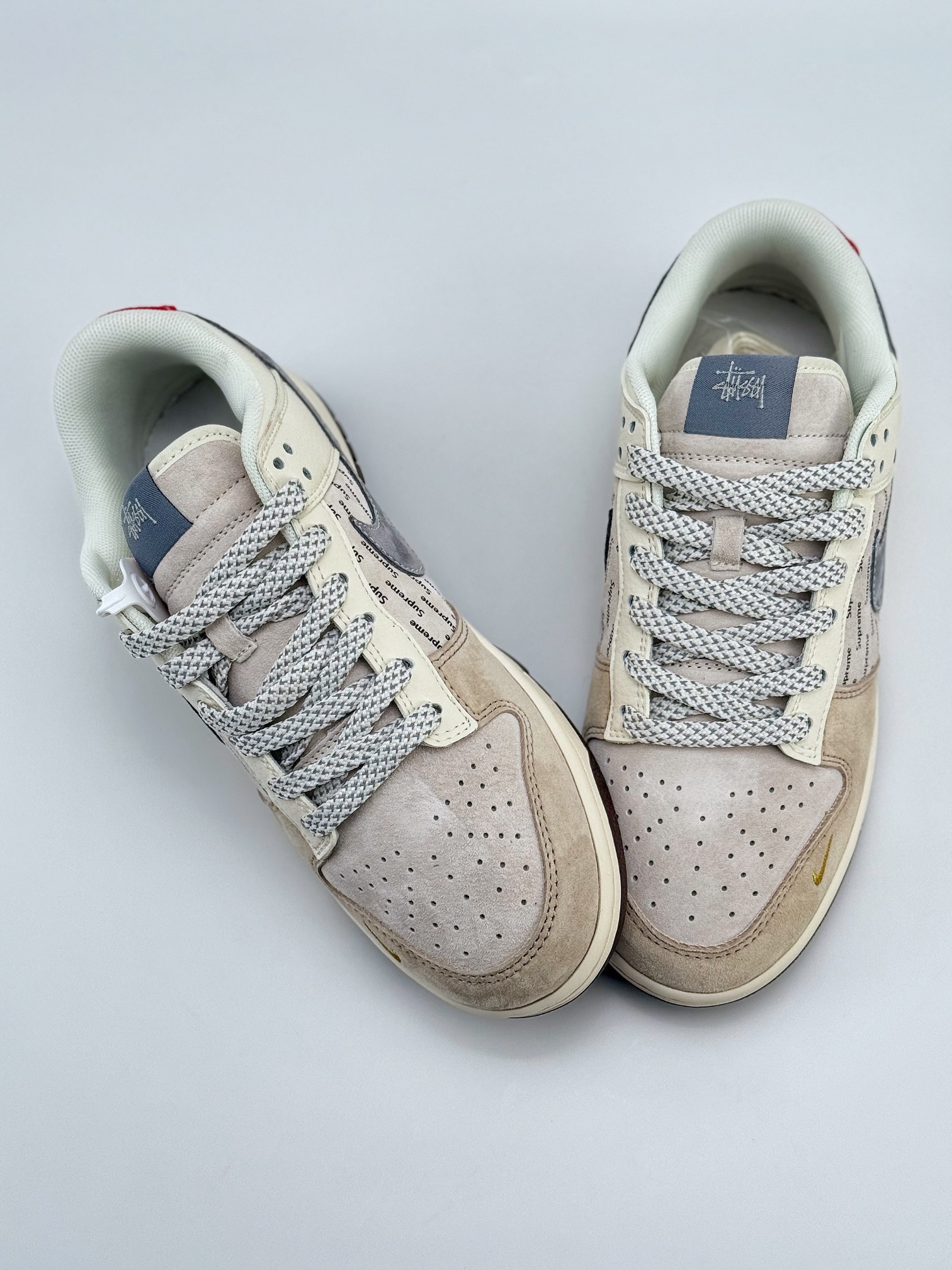 Nike SB Dunk Low x Stussy x Supreme 米灰红金小钩满天星 XZ1068-001