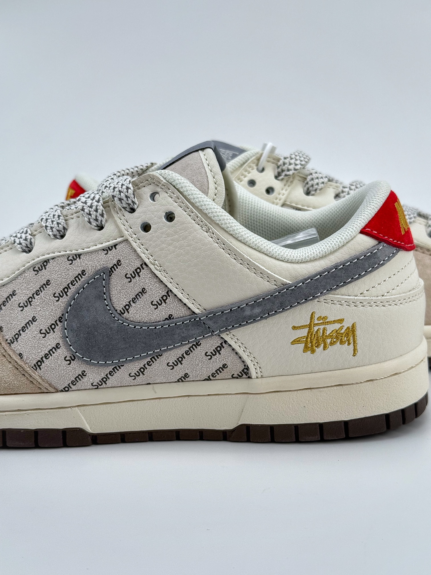 Nike SB Dunk Low x Stussy x Supreme 米灰红金小钩满天星 XZ1068-001