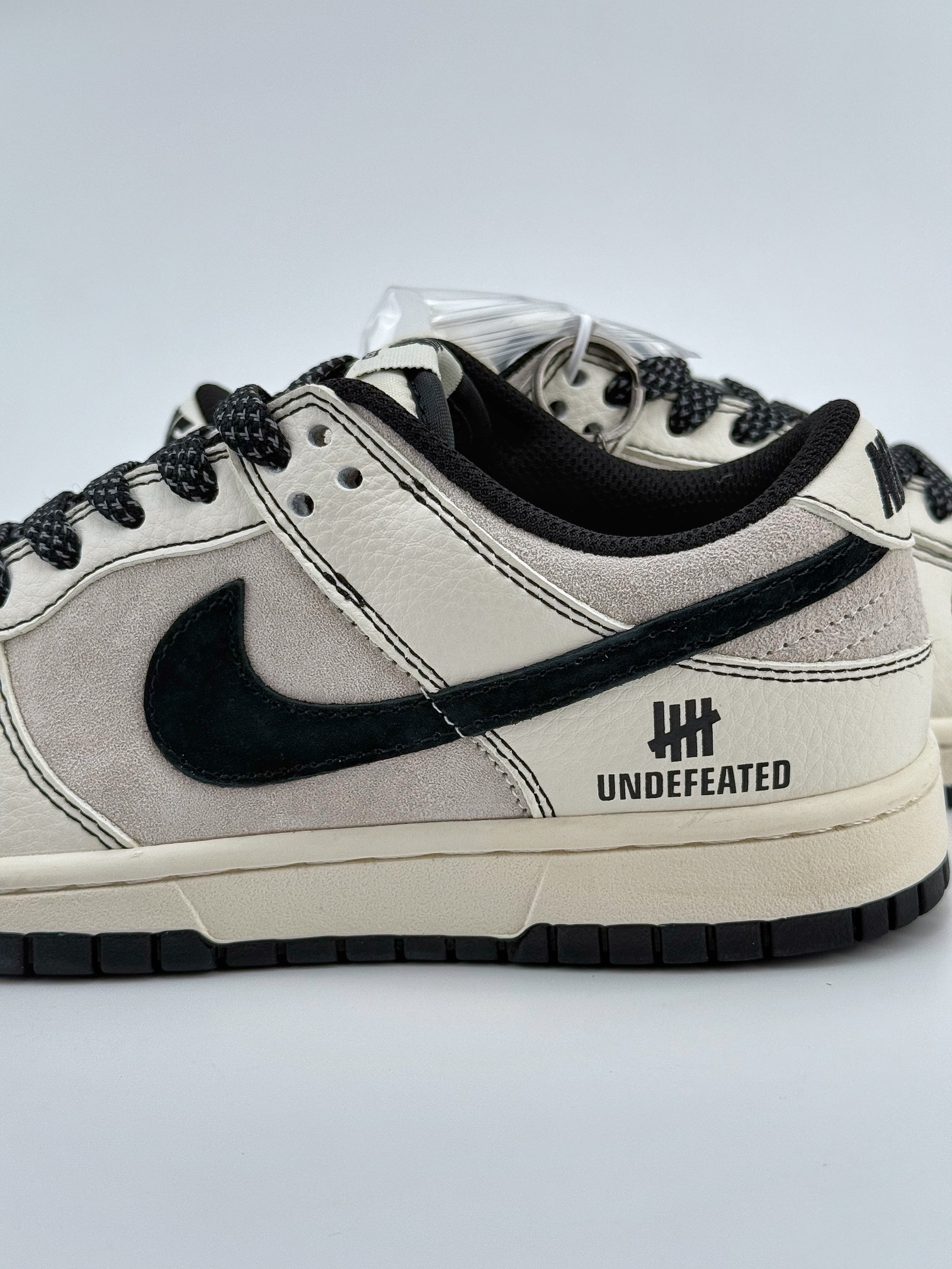 Nike SB Dunk Low x UNDEFEATED 米黑小钩满天星 BB7518-004