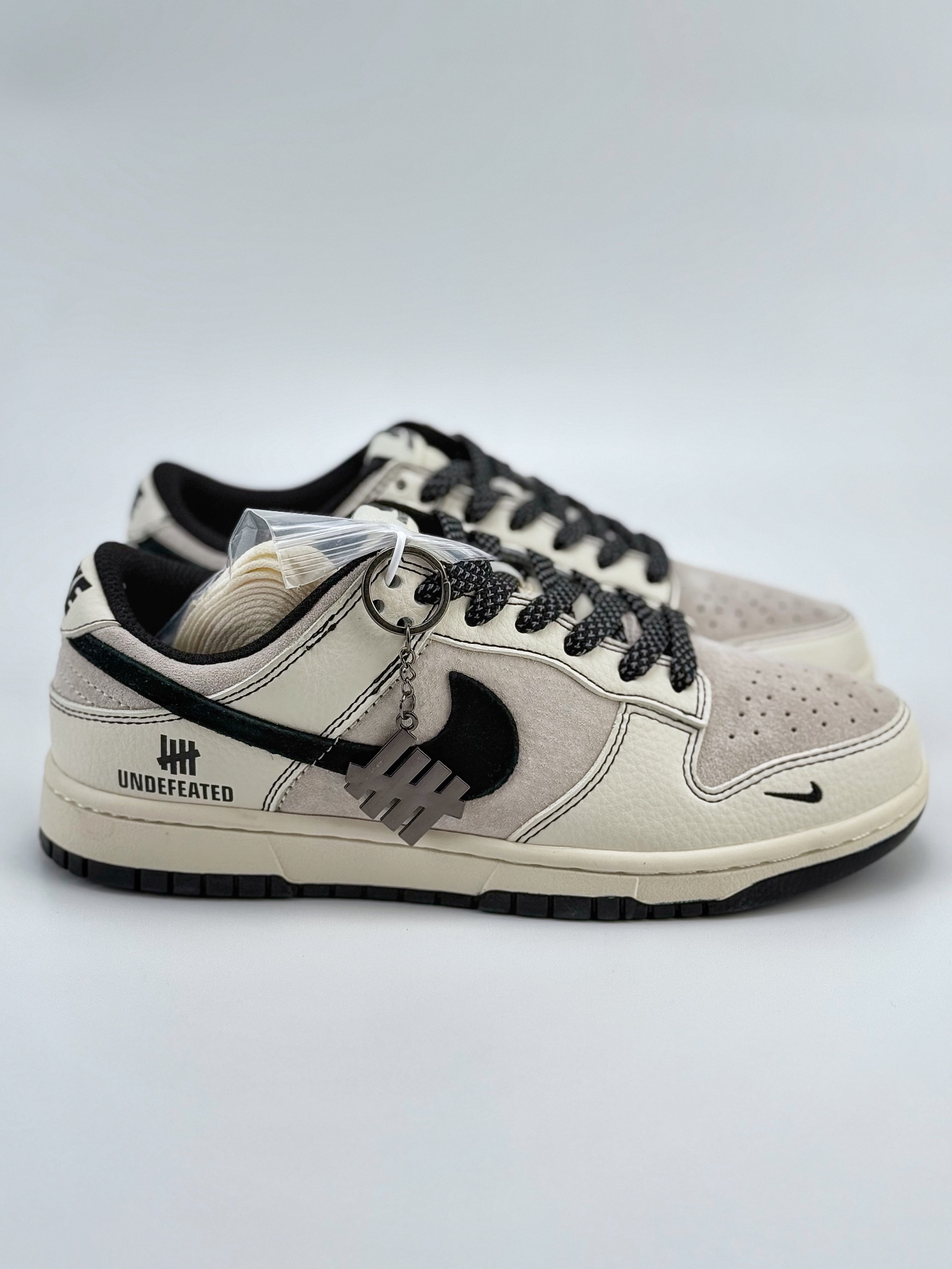 Nike SB Dunk Low x UNDEFEATED 米黑小钩满天星 BB7518-004