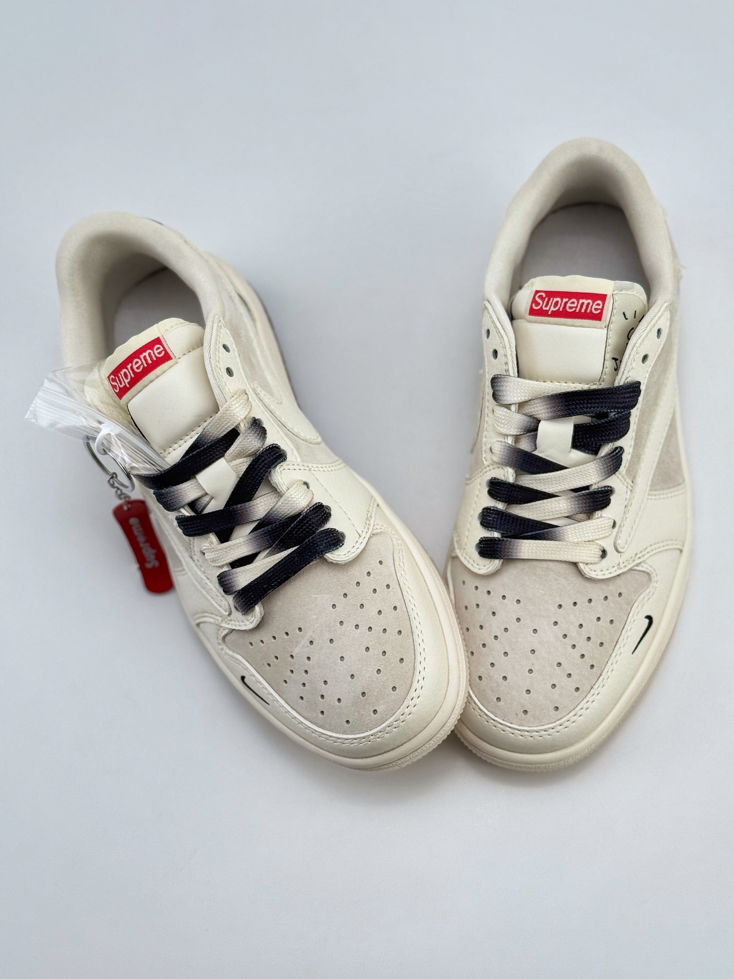 Travis Scott x Nike Air Jordan 1 Low x Supreme Air Jordan 1 Low 反转米白小钩倒钩 BB7518-002