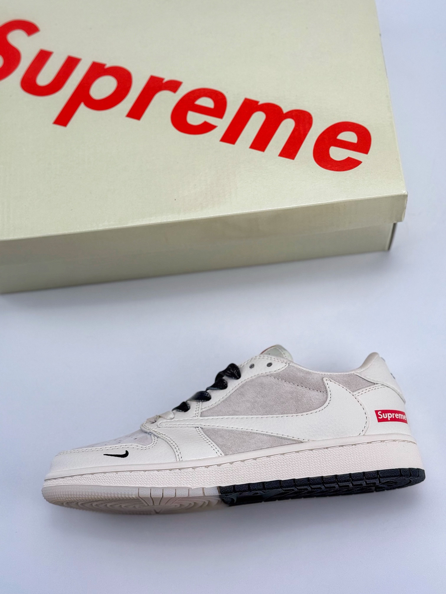 Travis Scott x Nike Air Jordan 1 Low x Supreme Air Jordan 1 Low 反转米白小钩倒钩 BB7518-002