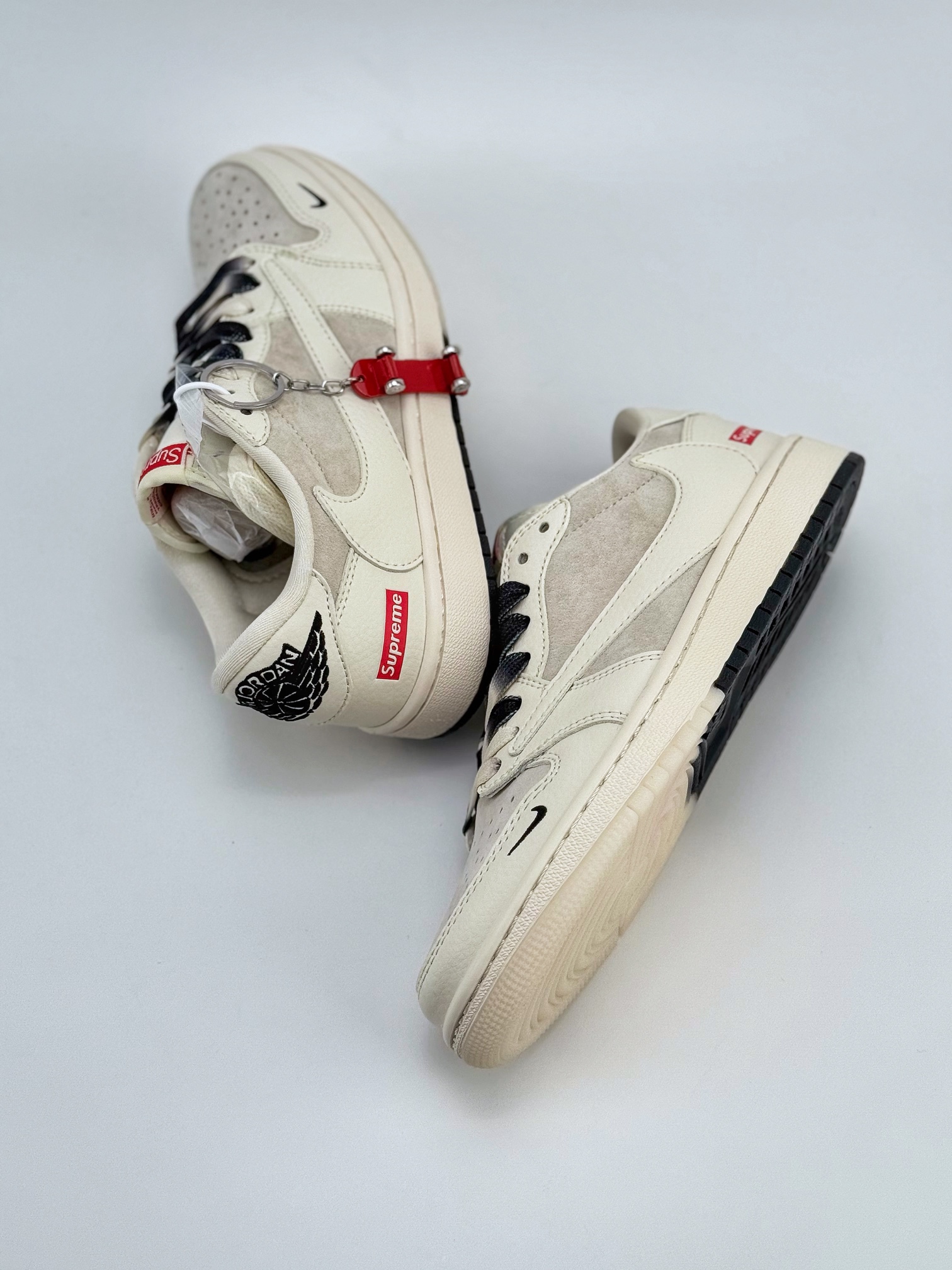 Travis Scott x Nike Air Jordan 1 Low x Supreme Air Jordan 1 Low 反转米白小钩倒钩 BB7518-002