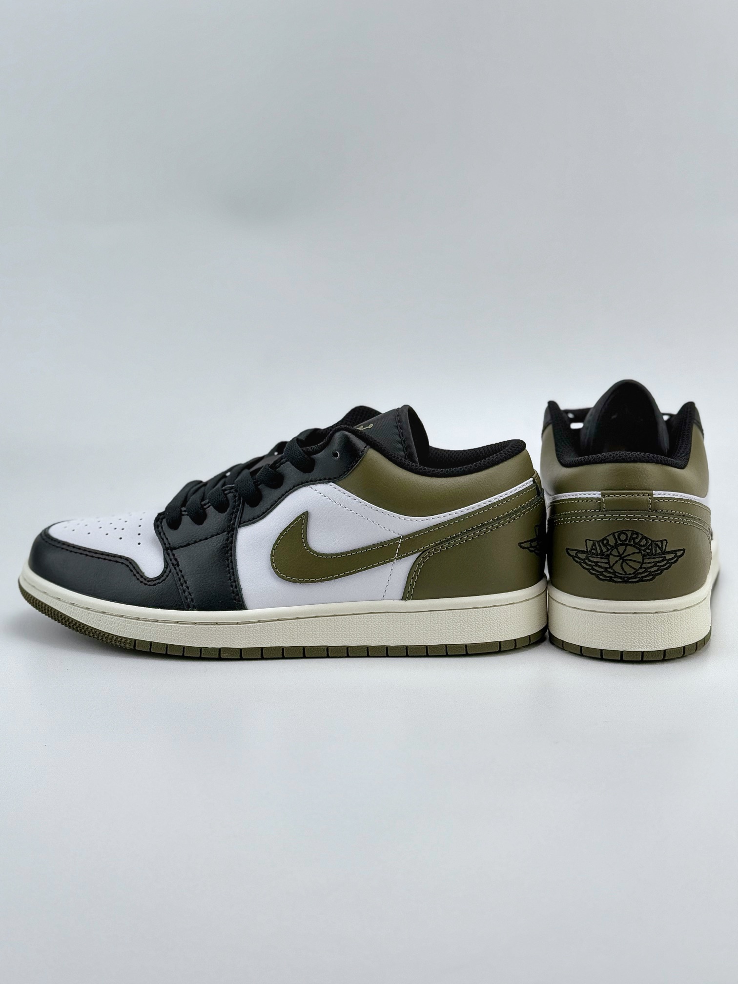 外贸版 Air Jordan 1 Retro Low ”Medium Olive” 黑白绿 553558-092