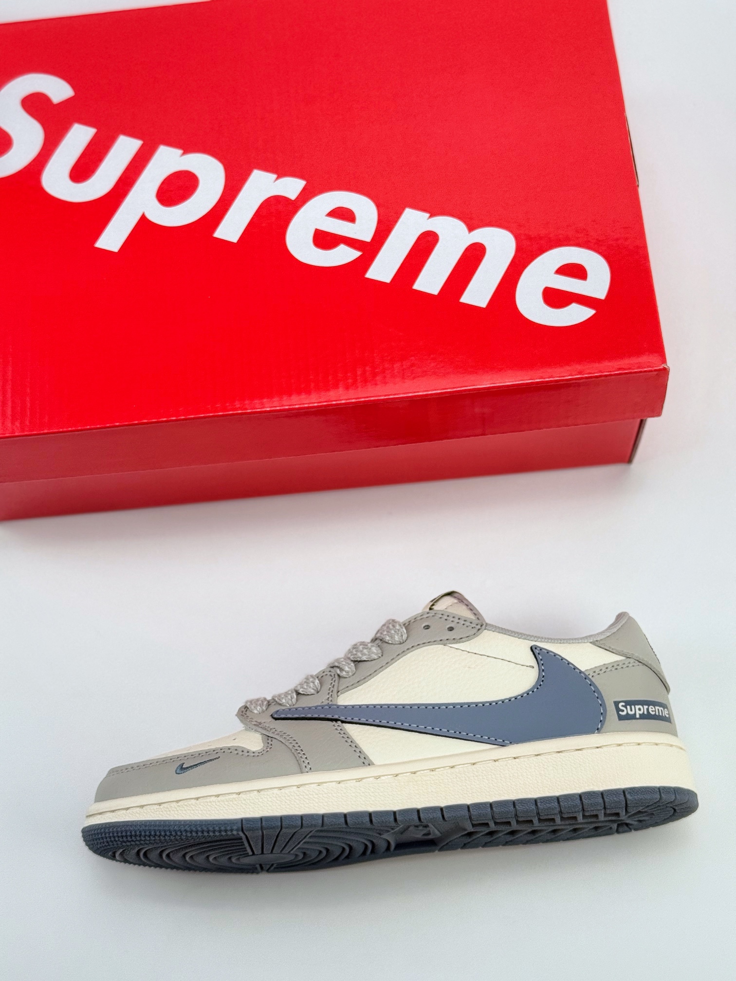 Travis Scott x Nike Air Jordan 1 Low x Supreme Air Jordan 1 Low 反转米灰3M满天星倒钩 QY0268-226