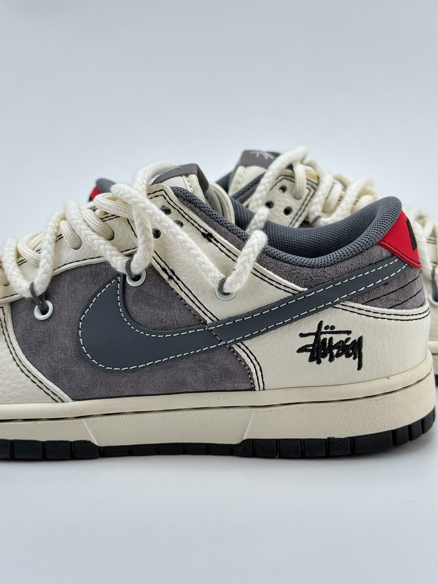 Nike SB Dunk Low x Stussy 米灰红双绑带 YX5066-207