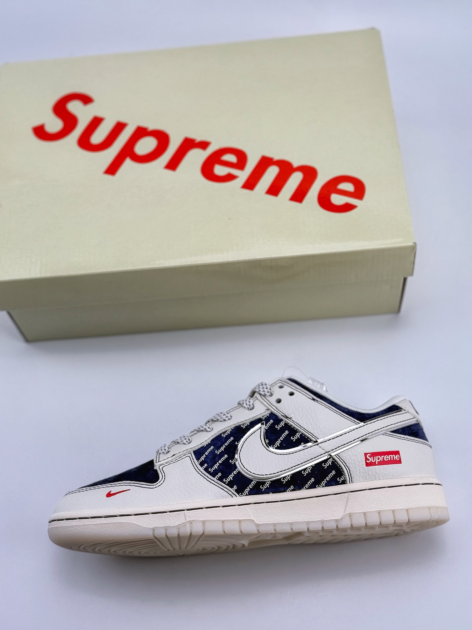 Nike SB Dunk Low x Supreme 白蓝红小钩满天星 XS1086-002