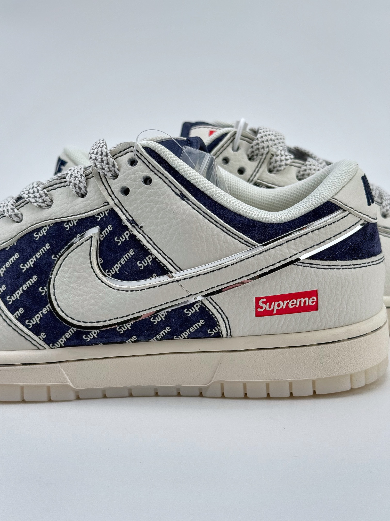 Nike SB Dunk Low x Supreme 白蓝红小钩满天星 XS1086-002