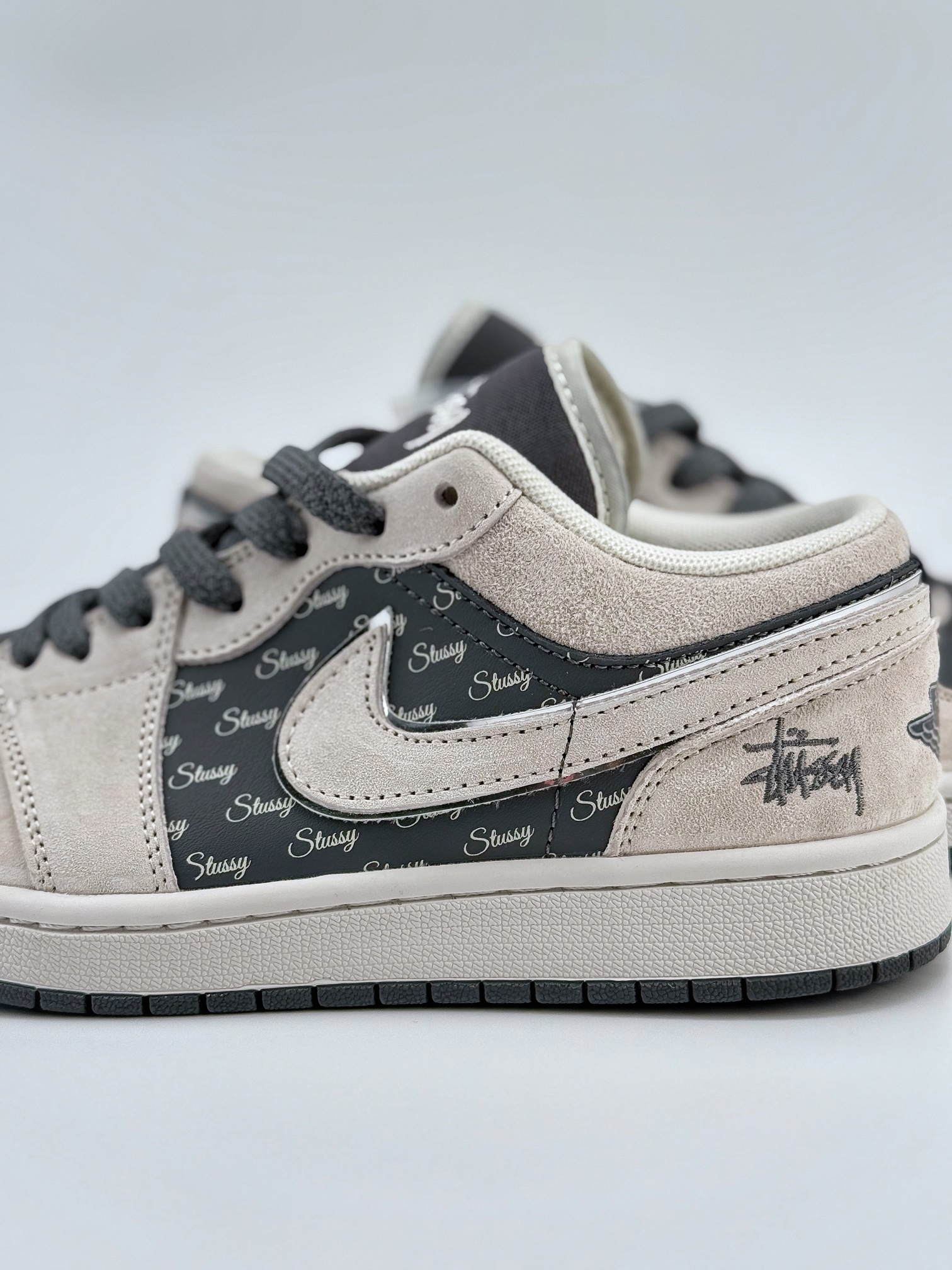 Air Jordan 1 Retro Low x Stussy 米灰小钩满天星 XX3313-968