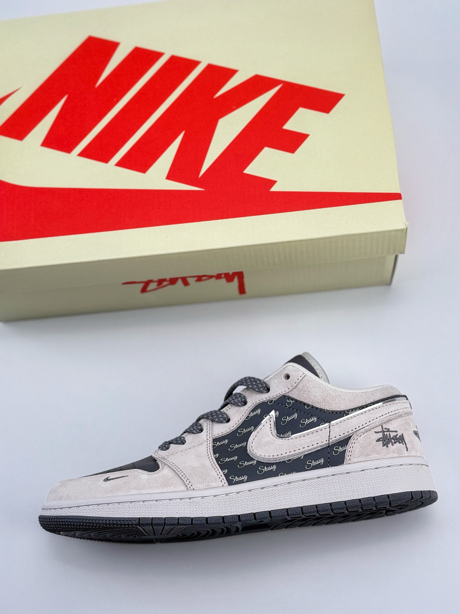 Air Jordan 1 Retro Low x Stussy 米灰小钩满天星 XX3313-968