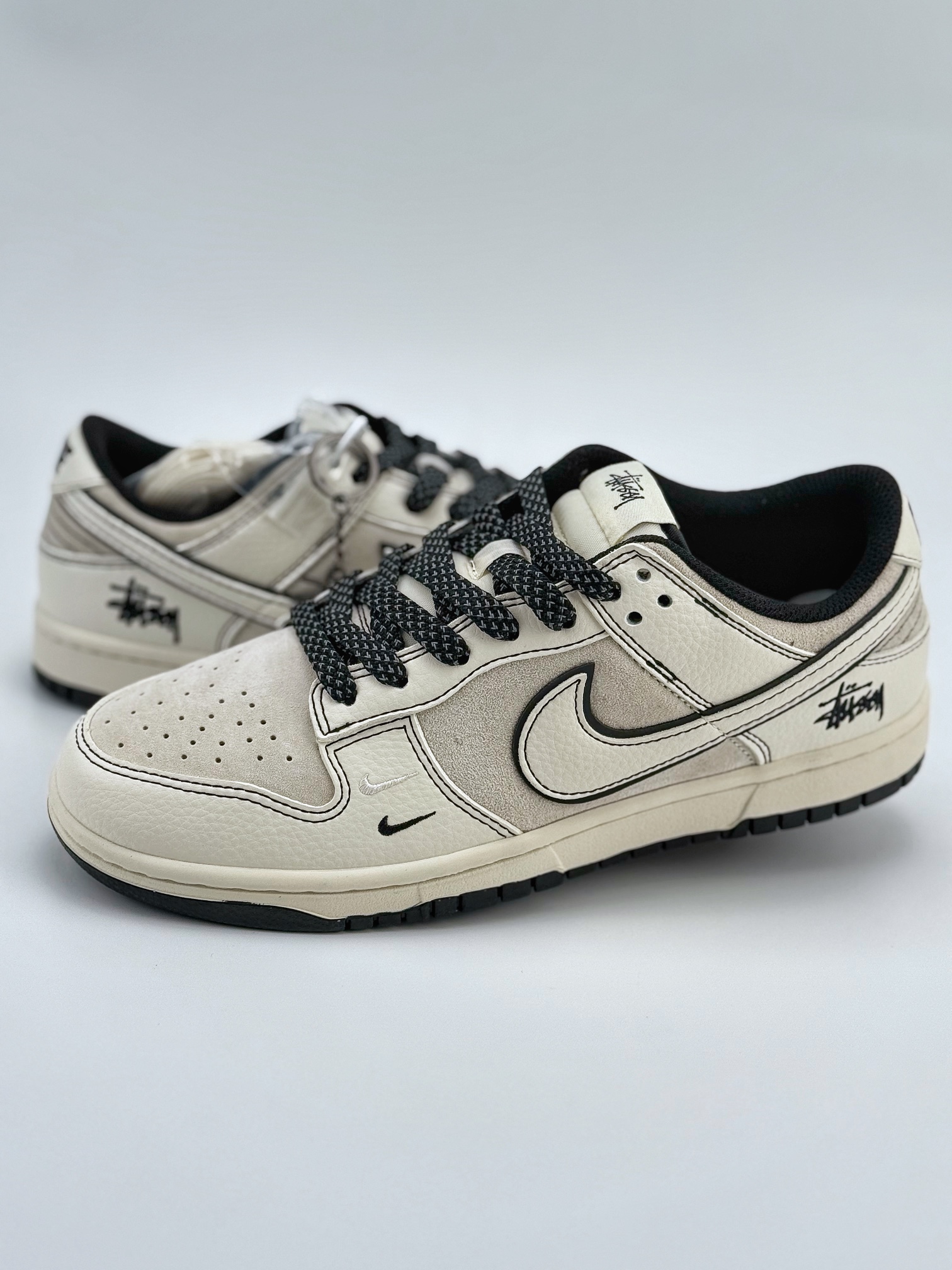 Nike SB Dunk Low x Stuusy 白黑小钩满天星 BB7518-008