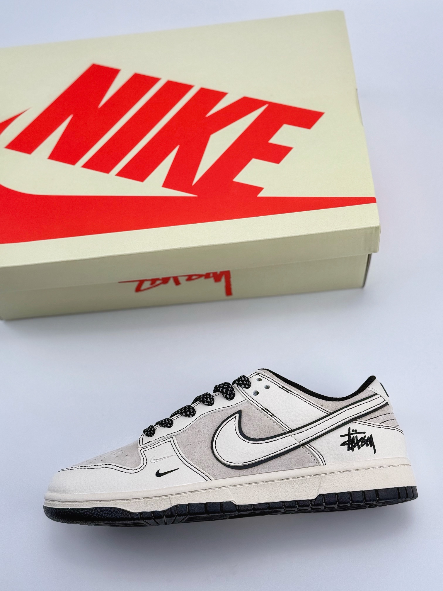 Nike SB Dunk Low x Stuusy 白黑小钩满天星 BB7518-008