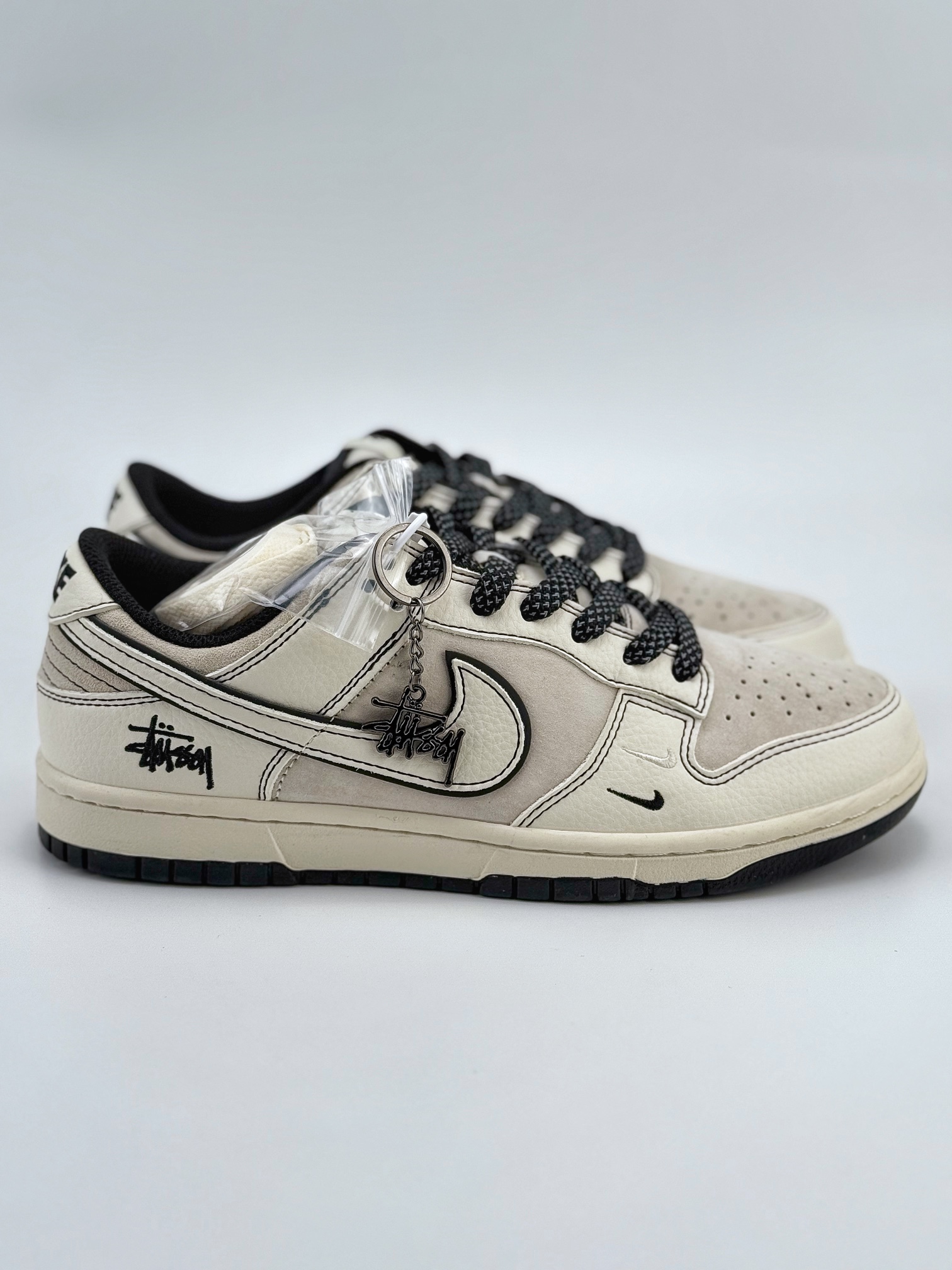 Nike SB Dunk Low x Stuusy 白黑小钩满天星 BB7518-008