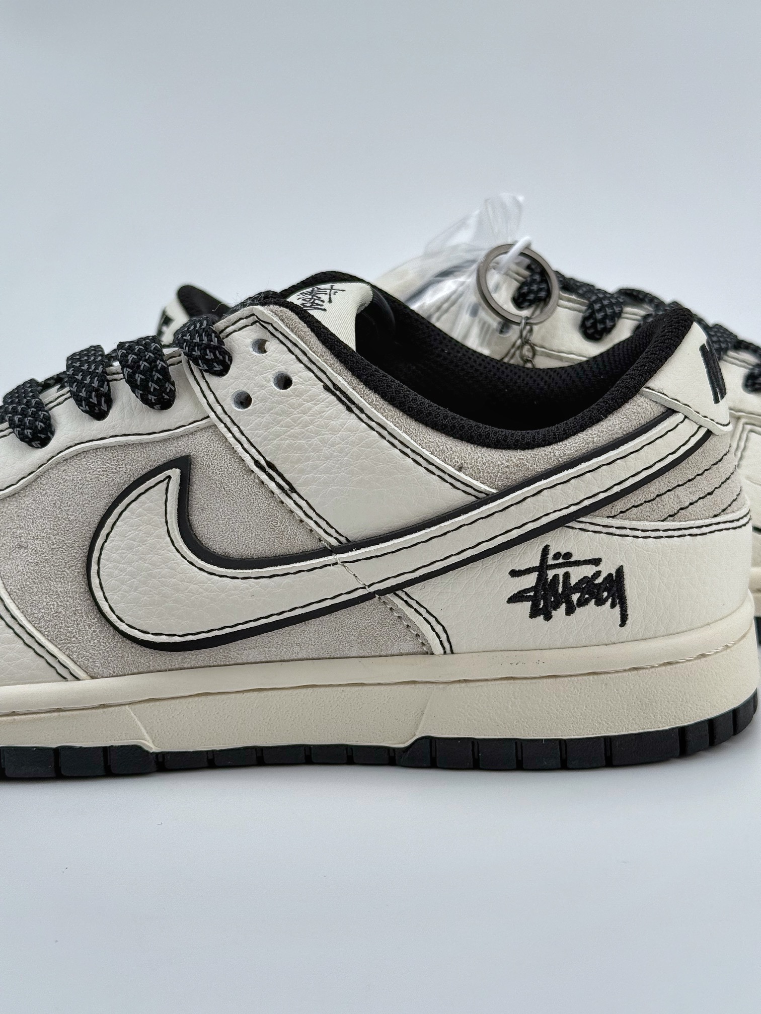 Nike SB Dunk Low x Stuusy 白黑小钩满天星 BB7518-008